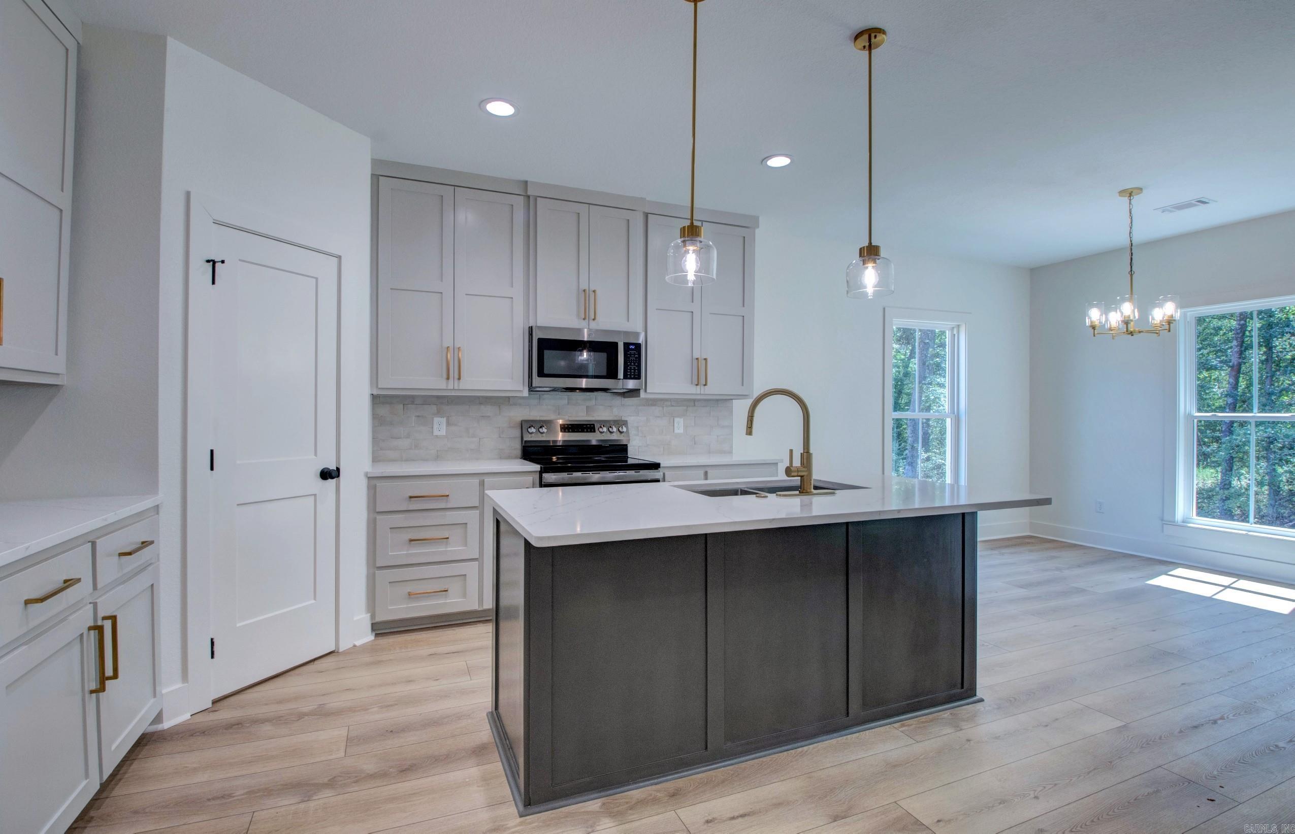 215 Apollo  Benton, AR