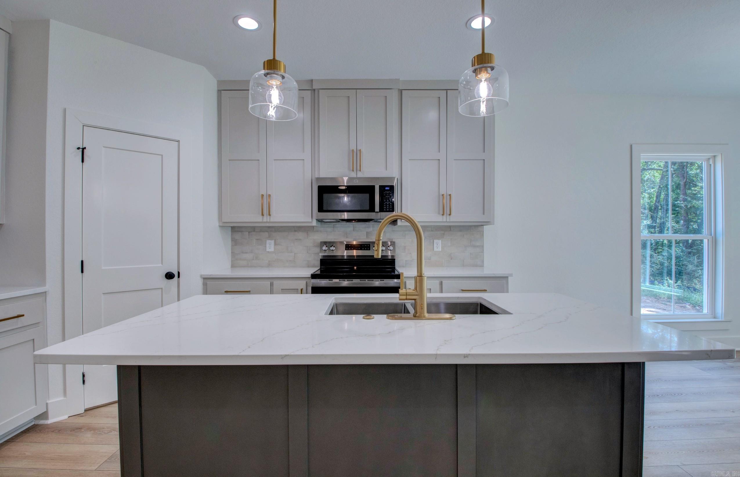 215 Apollo  Benton, AR