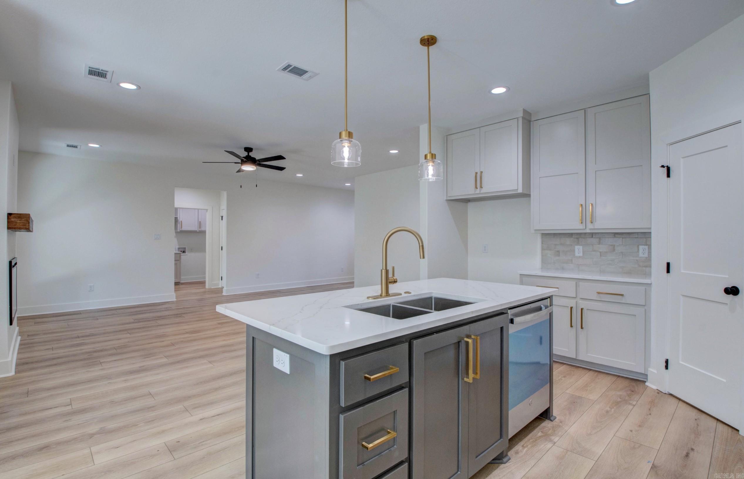 215 Apollo  Benton, AR