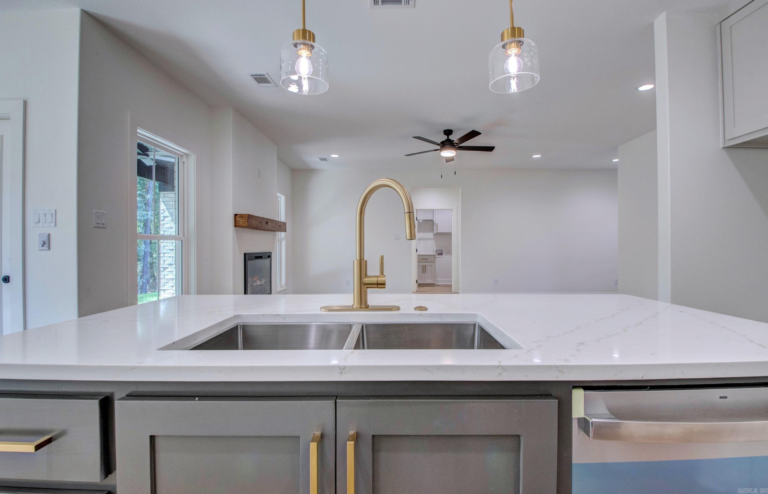 215 Apollo  Benton, AR