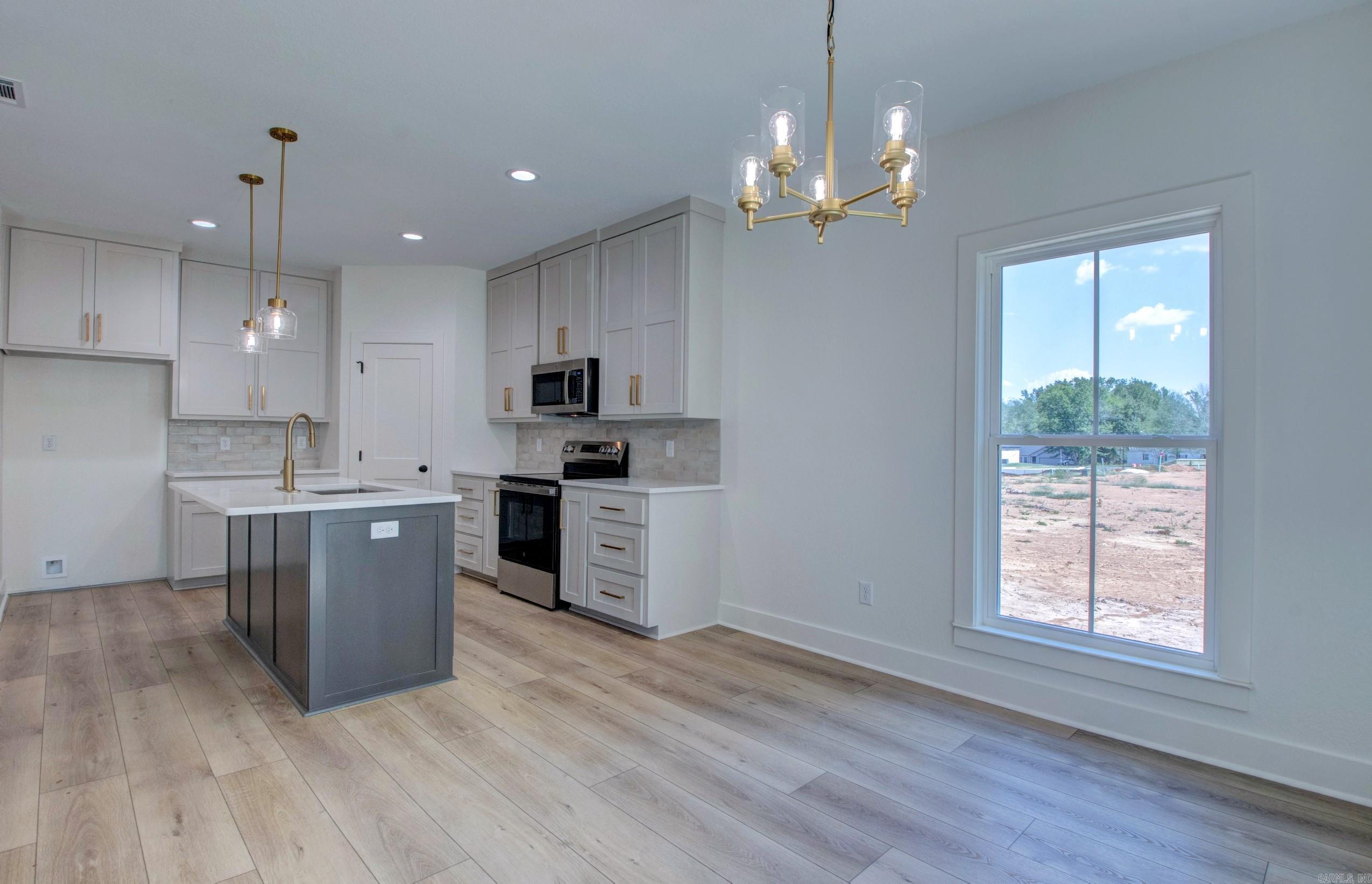 215 Apollo  Benton, AR