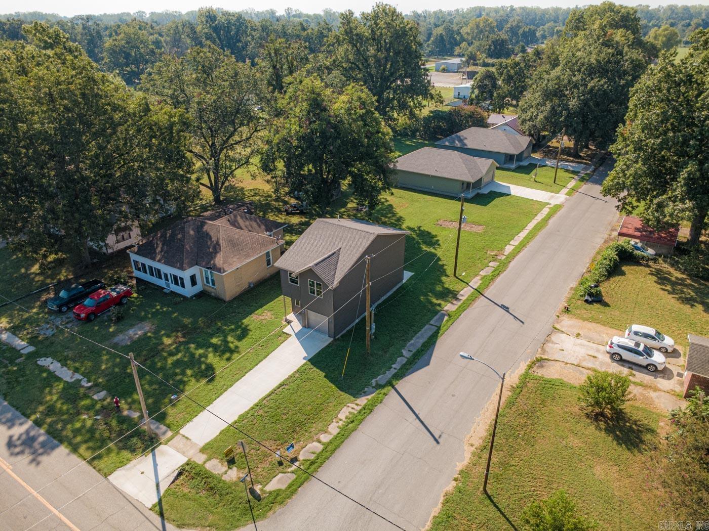 630 W Calhoun St  Luxora, AR