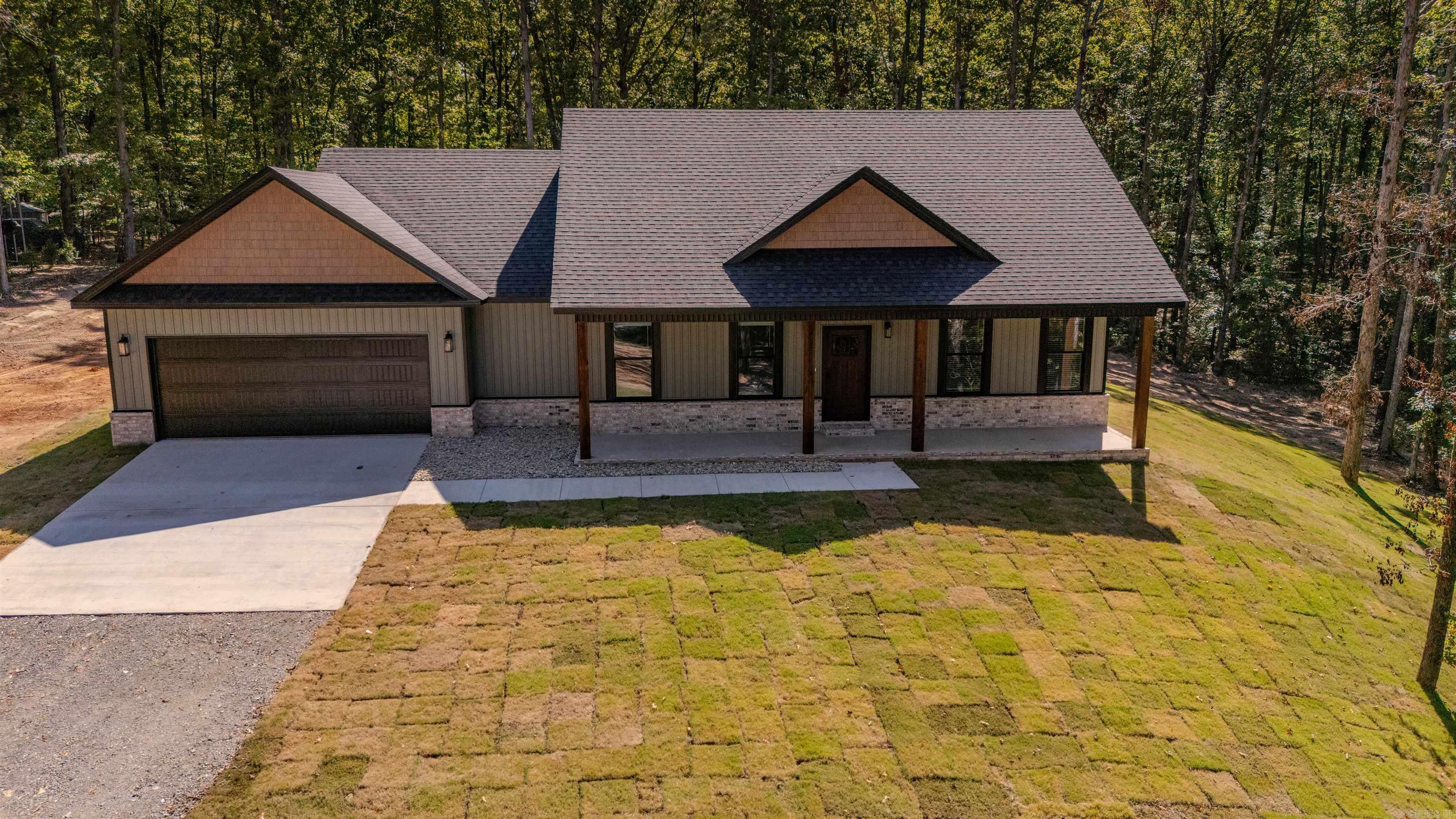 1040 Buckwood Road — exterior