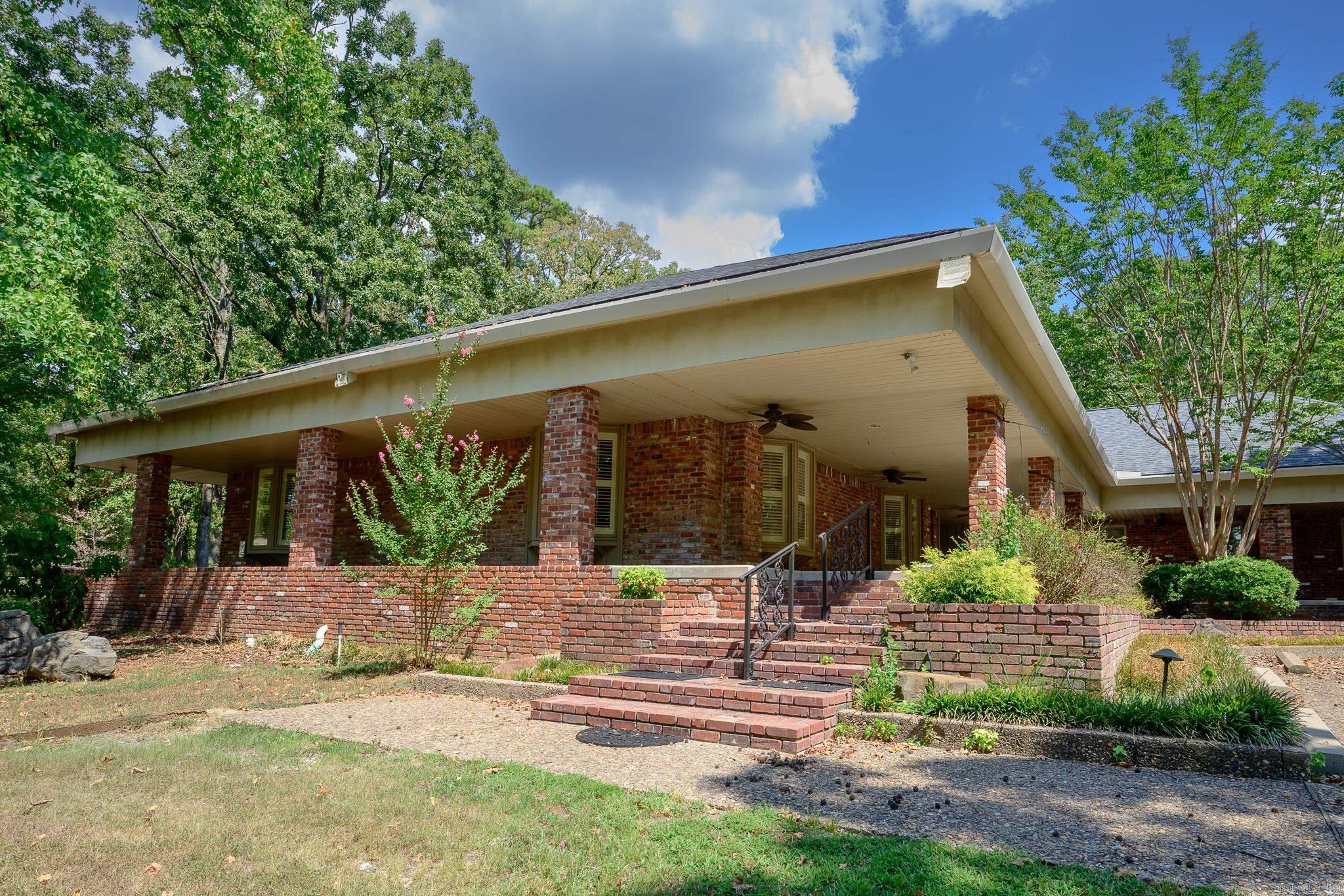 2205 Church Avenue Mena, AR 71953