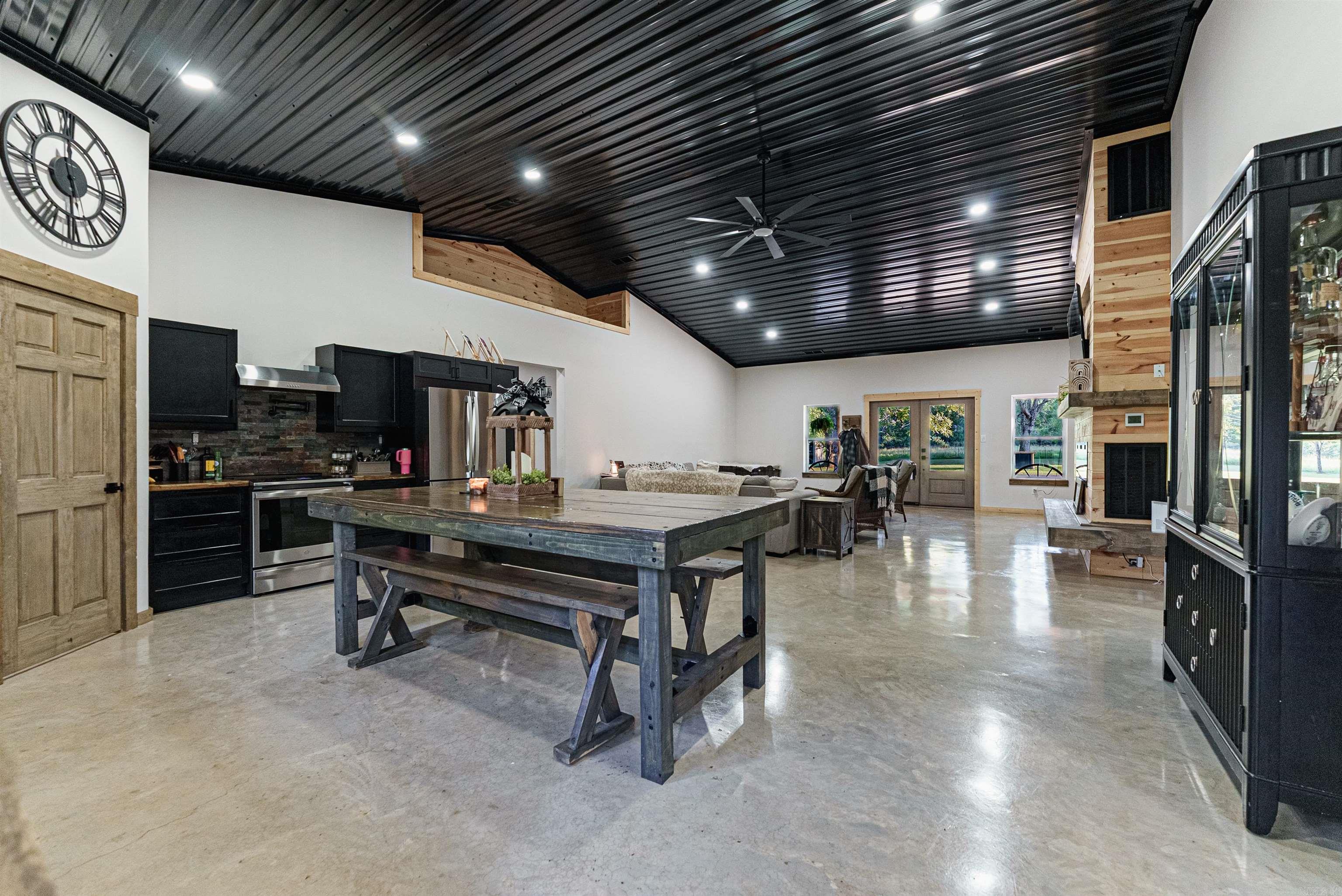 33 Carlisle Circle Oakland, AR 72661