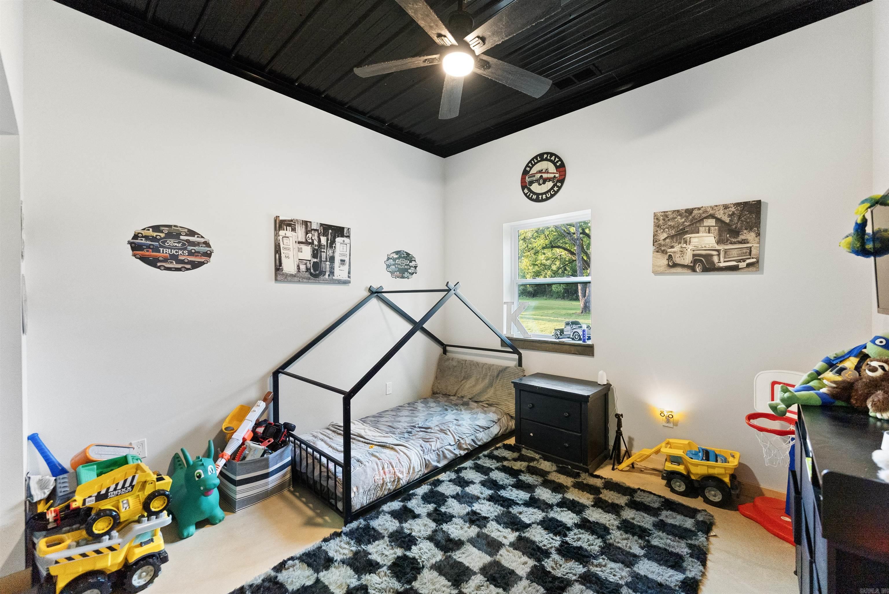 33 Carlisle Circle Oakland, AR 72661
