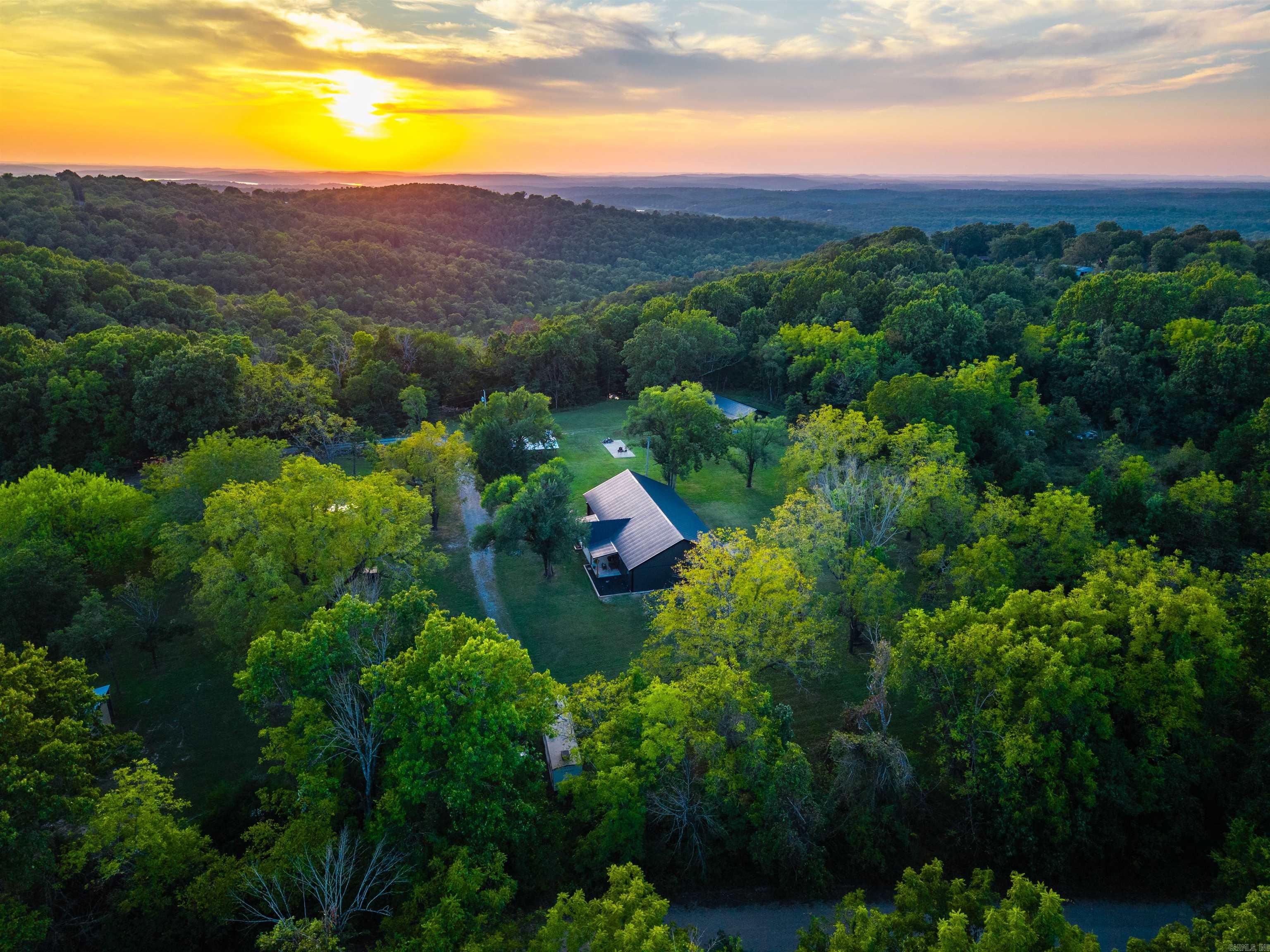 33 Carlisle Circle Oakland, AR 72661