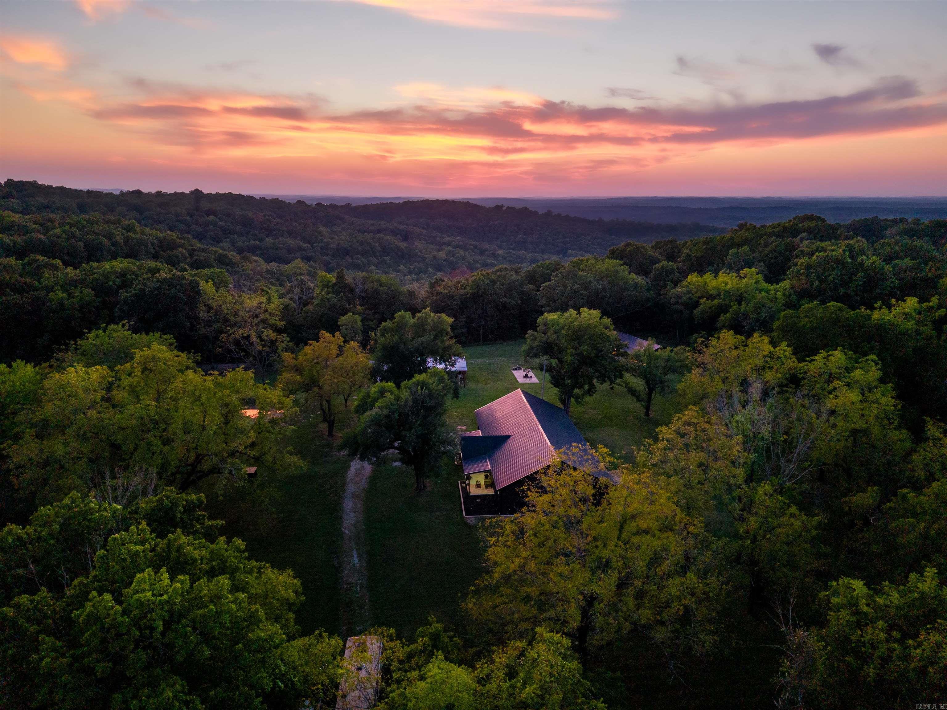 33 Carlisle Circle Oakland, AR 72661