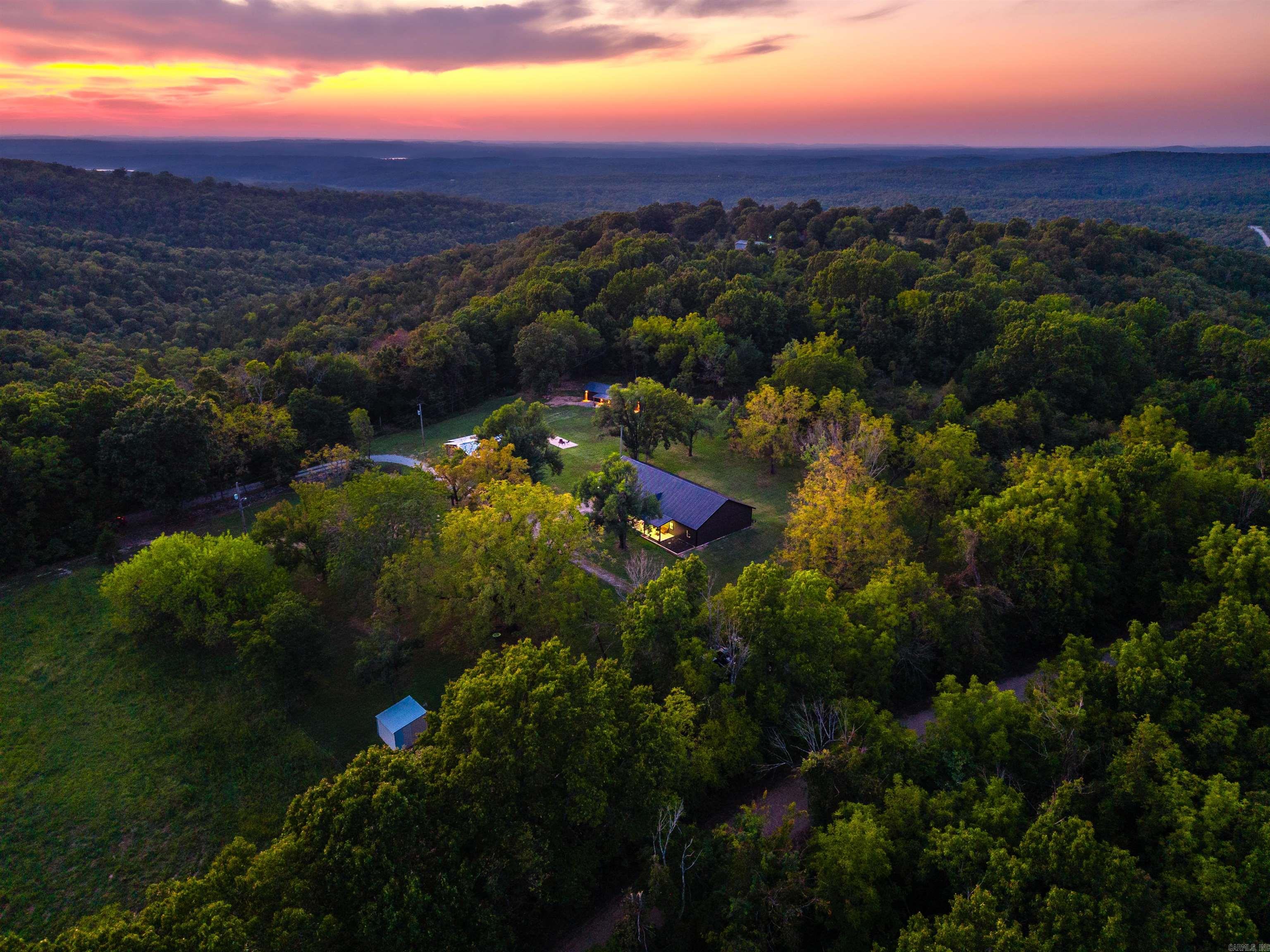 33 Carlisle Circle Oakland, AR 72661
