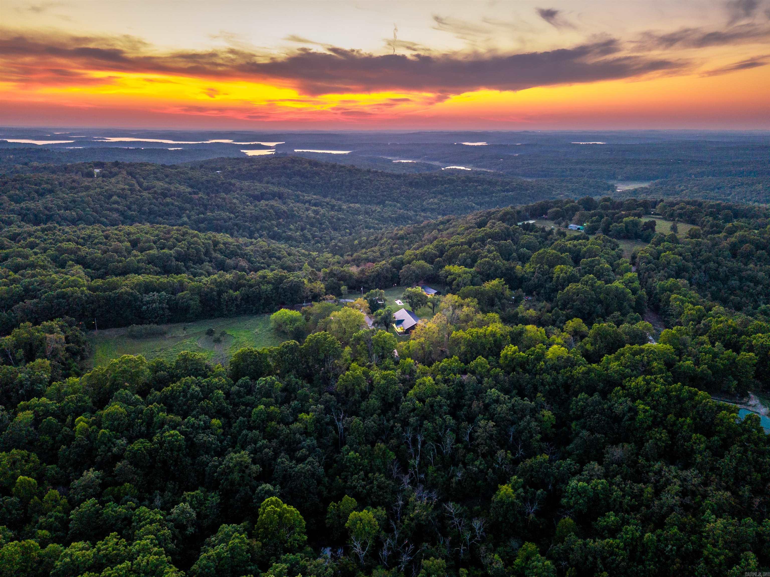 33 Carlisle Circle Oakland, AR 72661