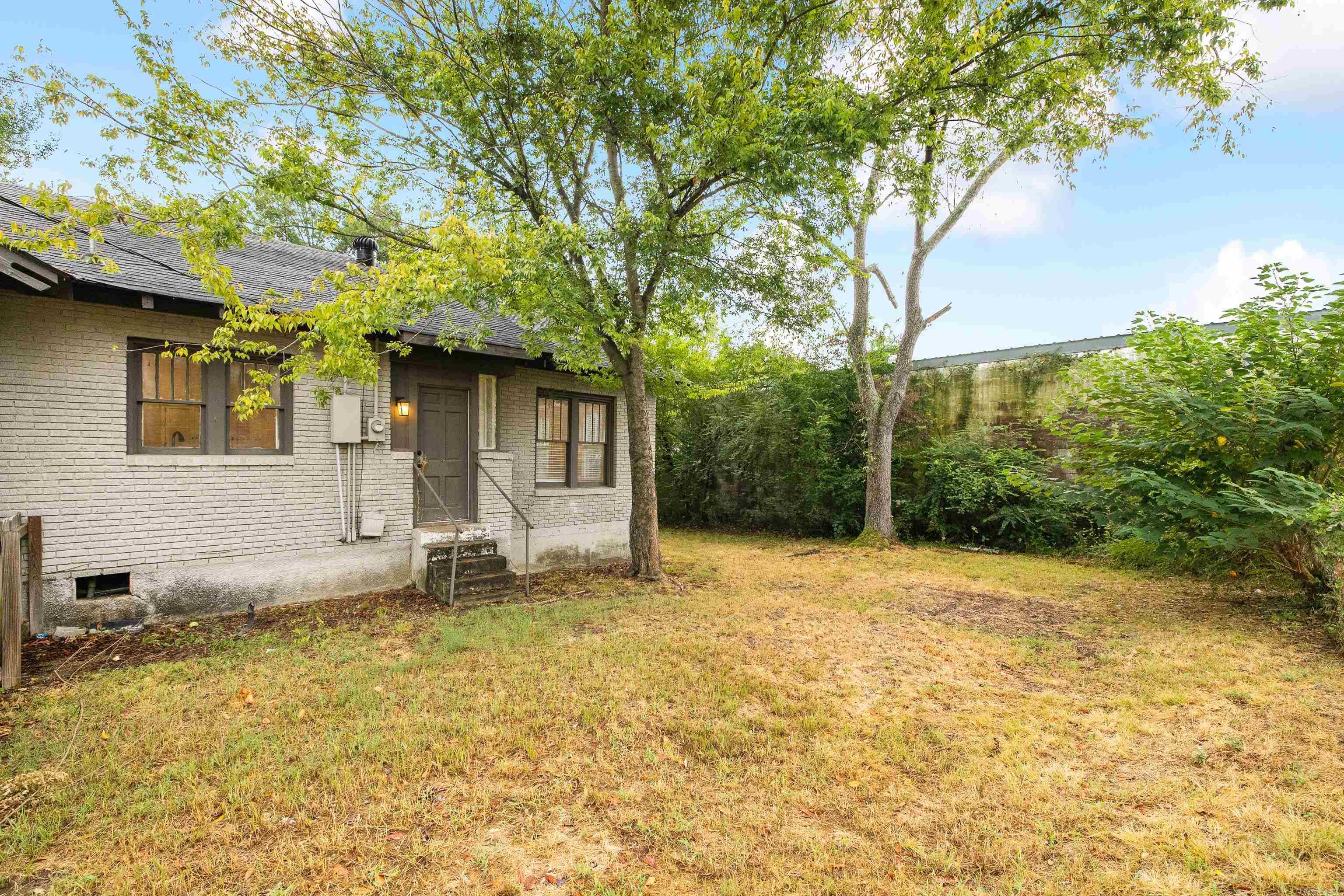 225 E Conway  Benton, AR