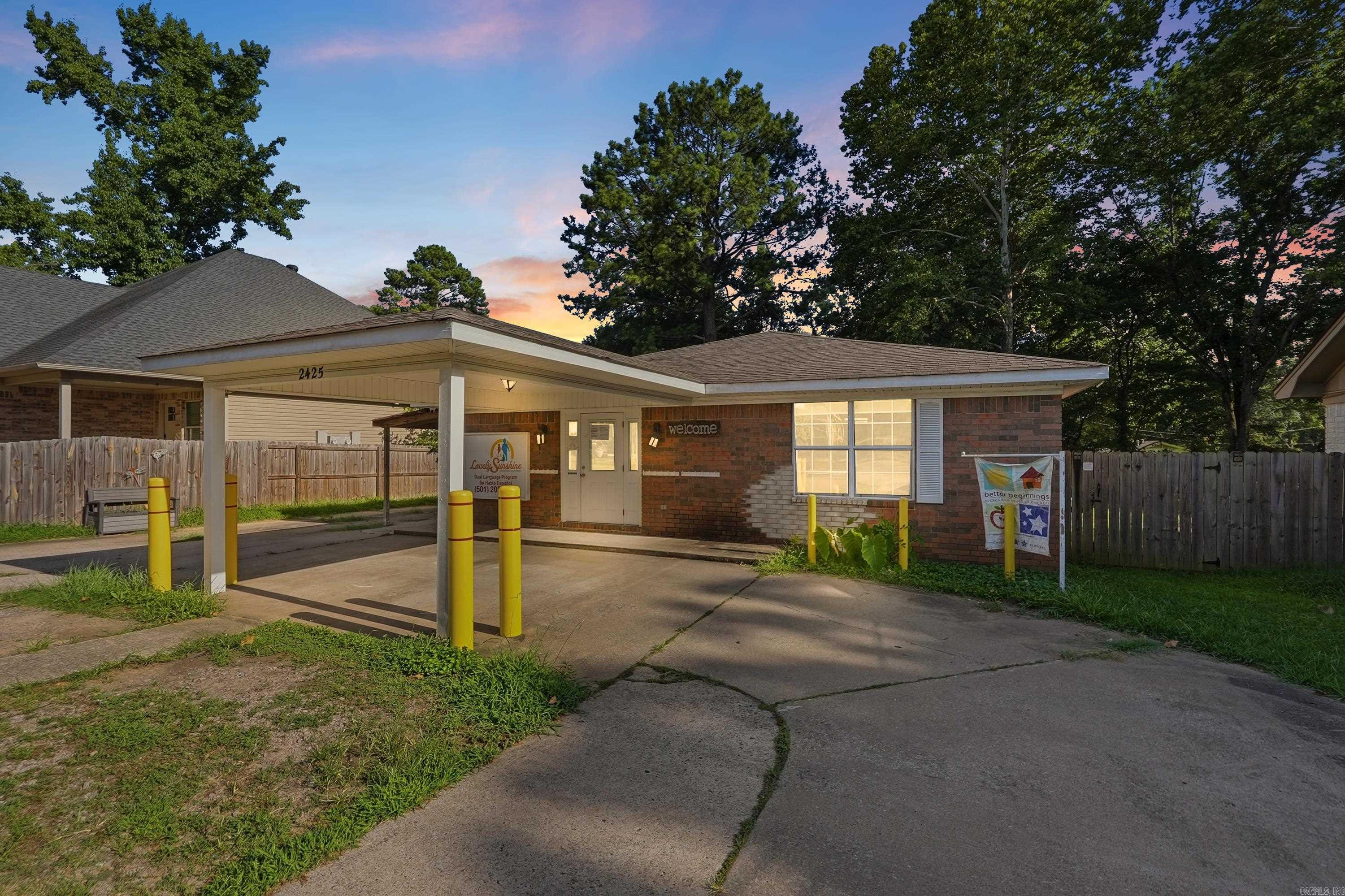 2425 Tyler St — exterior