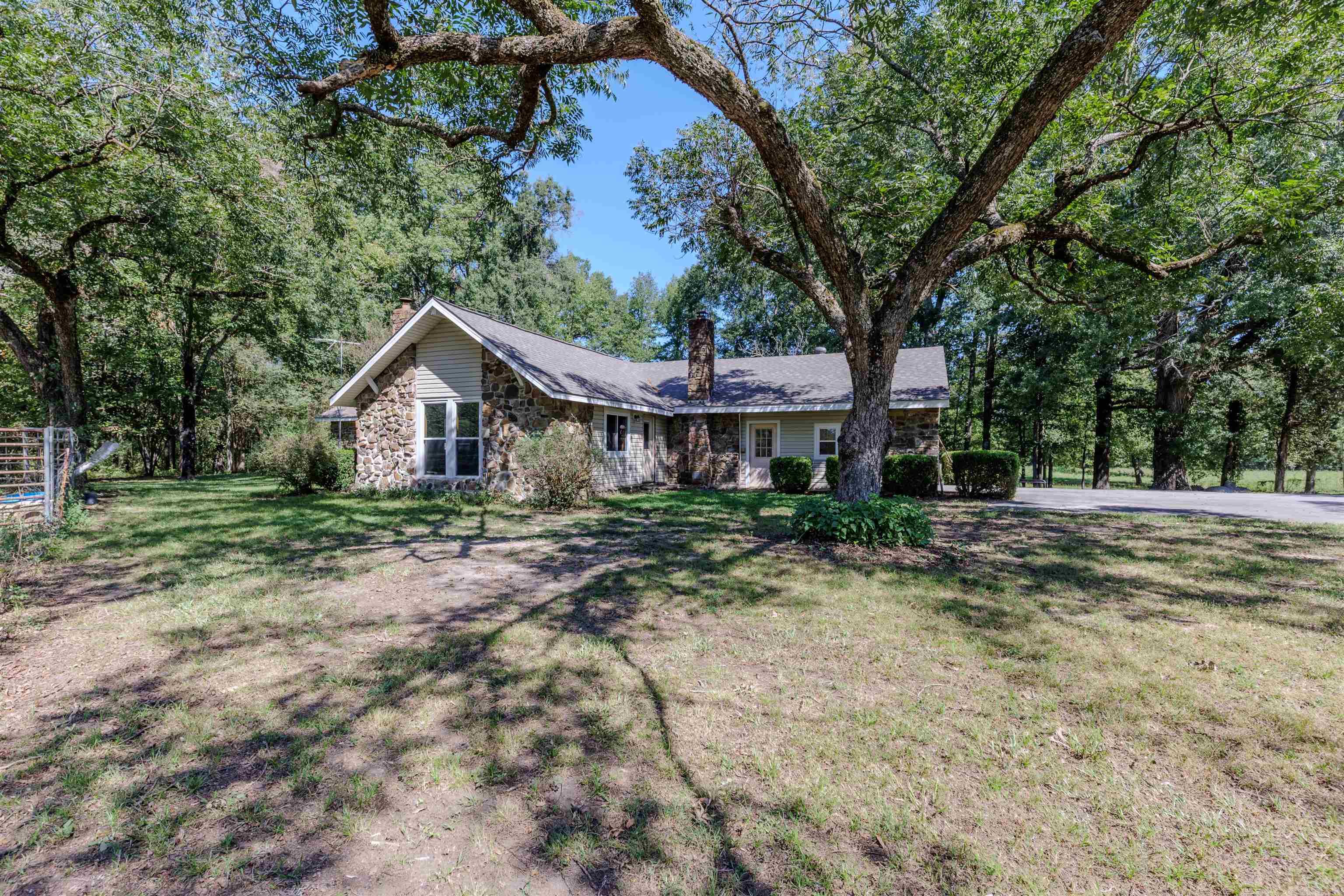 50 W Thompson Road — exterior