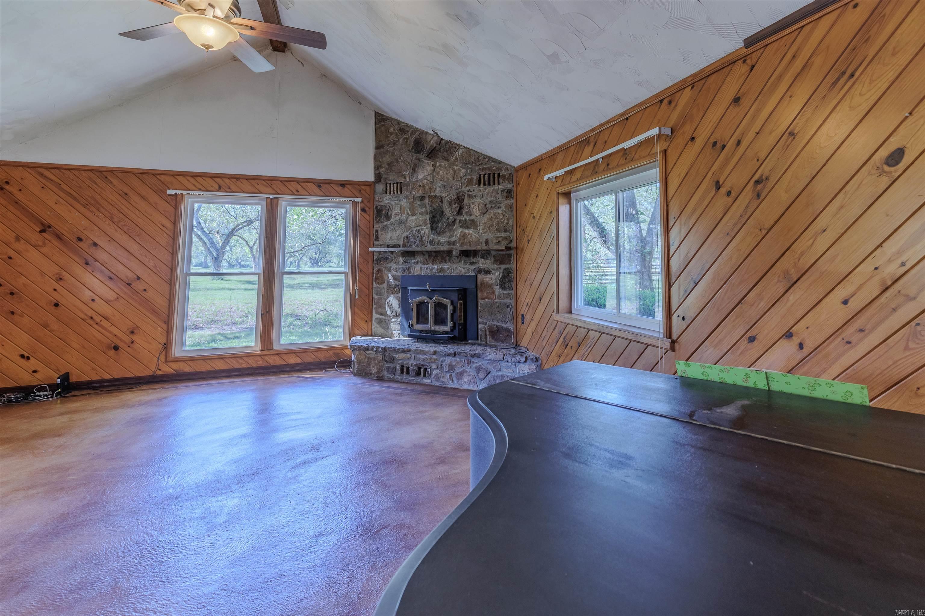50 W Thompson  Perryville, AR