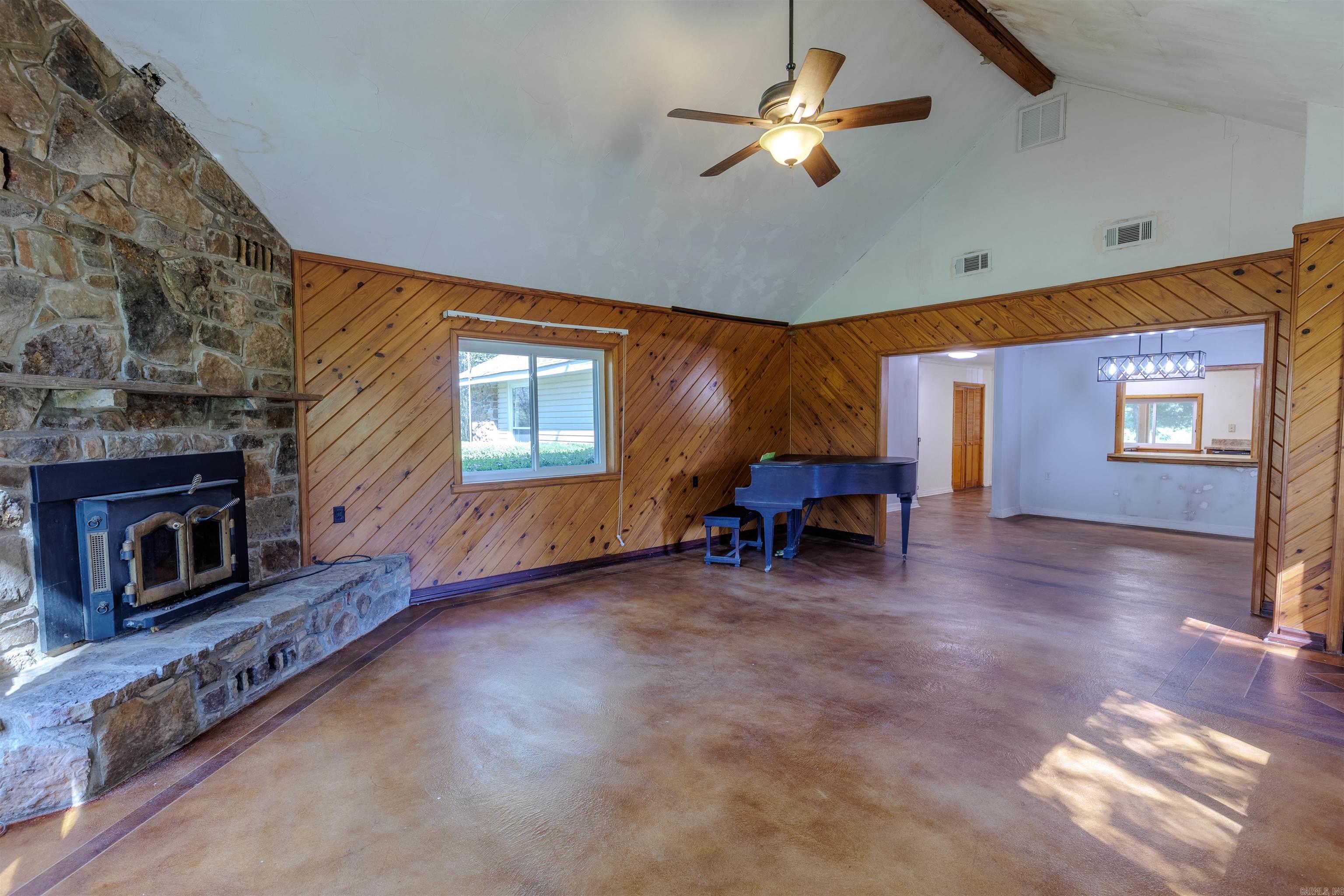 50 W Thompson  Perryville, AR