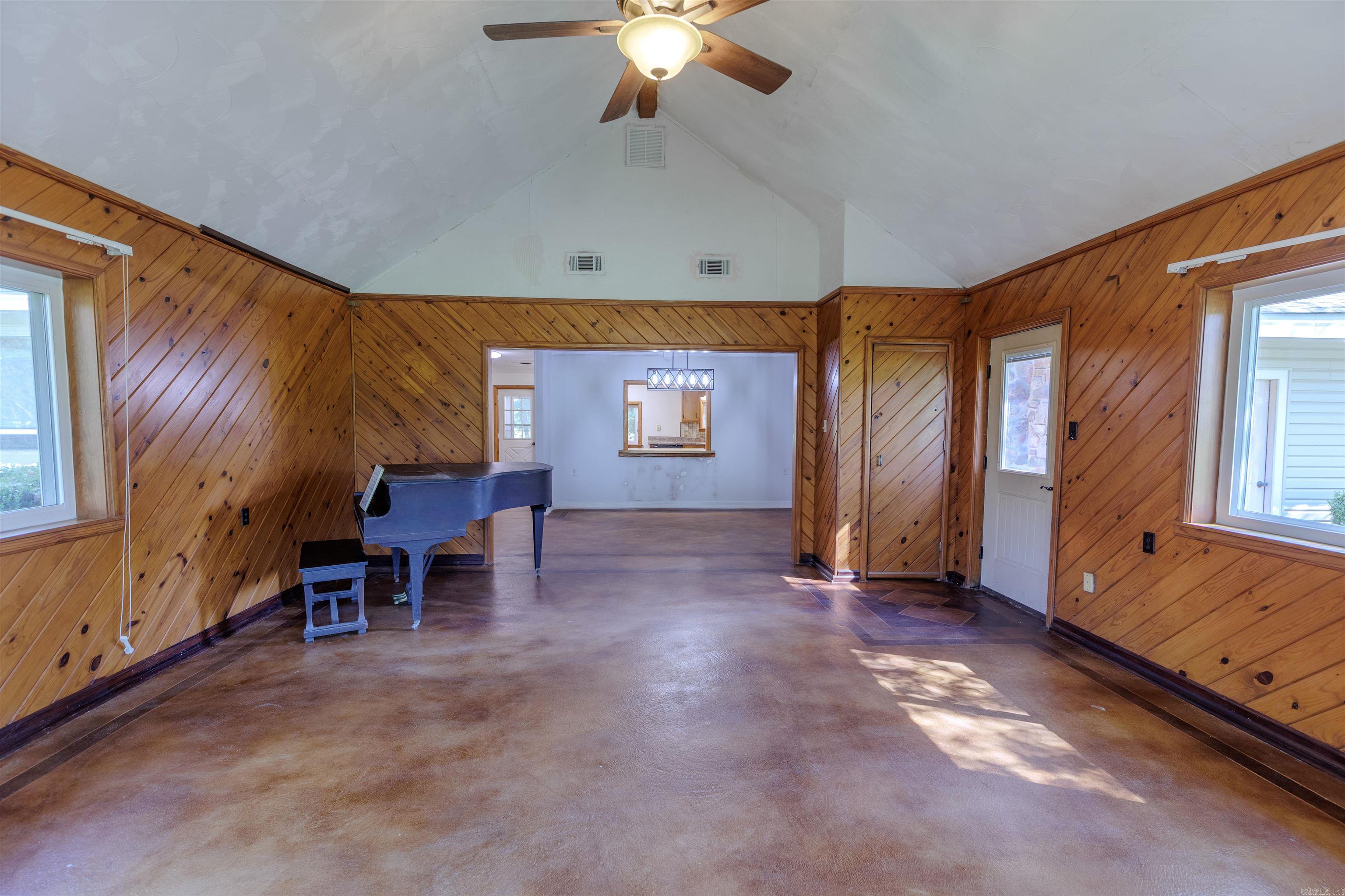50 W Thompson  Perryville, AR