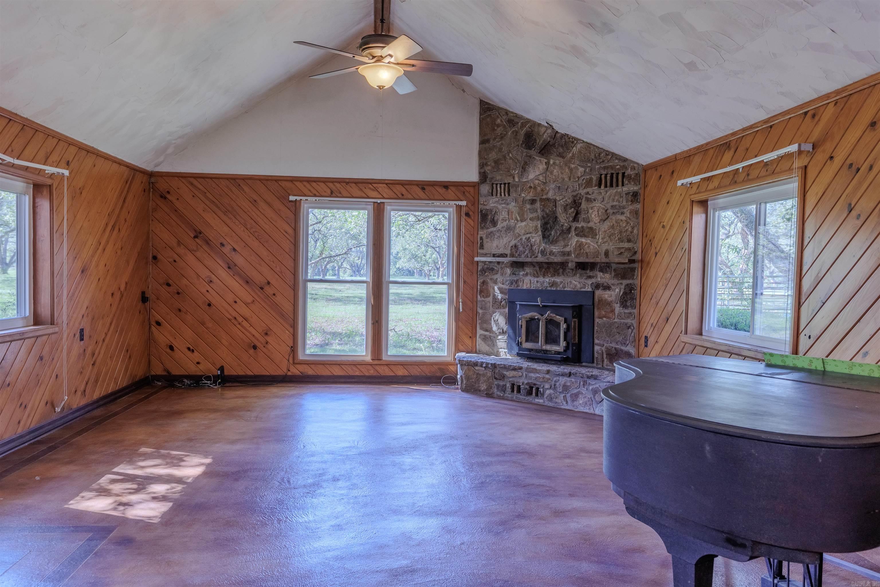 50 W Thompson  Perryville, AR