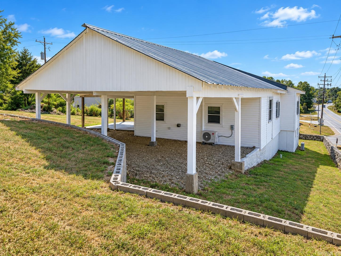 105 N Main  Norman, AR