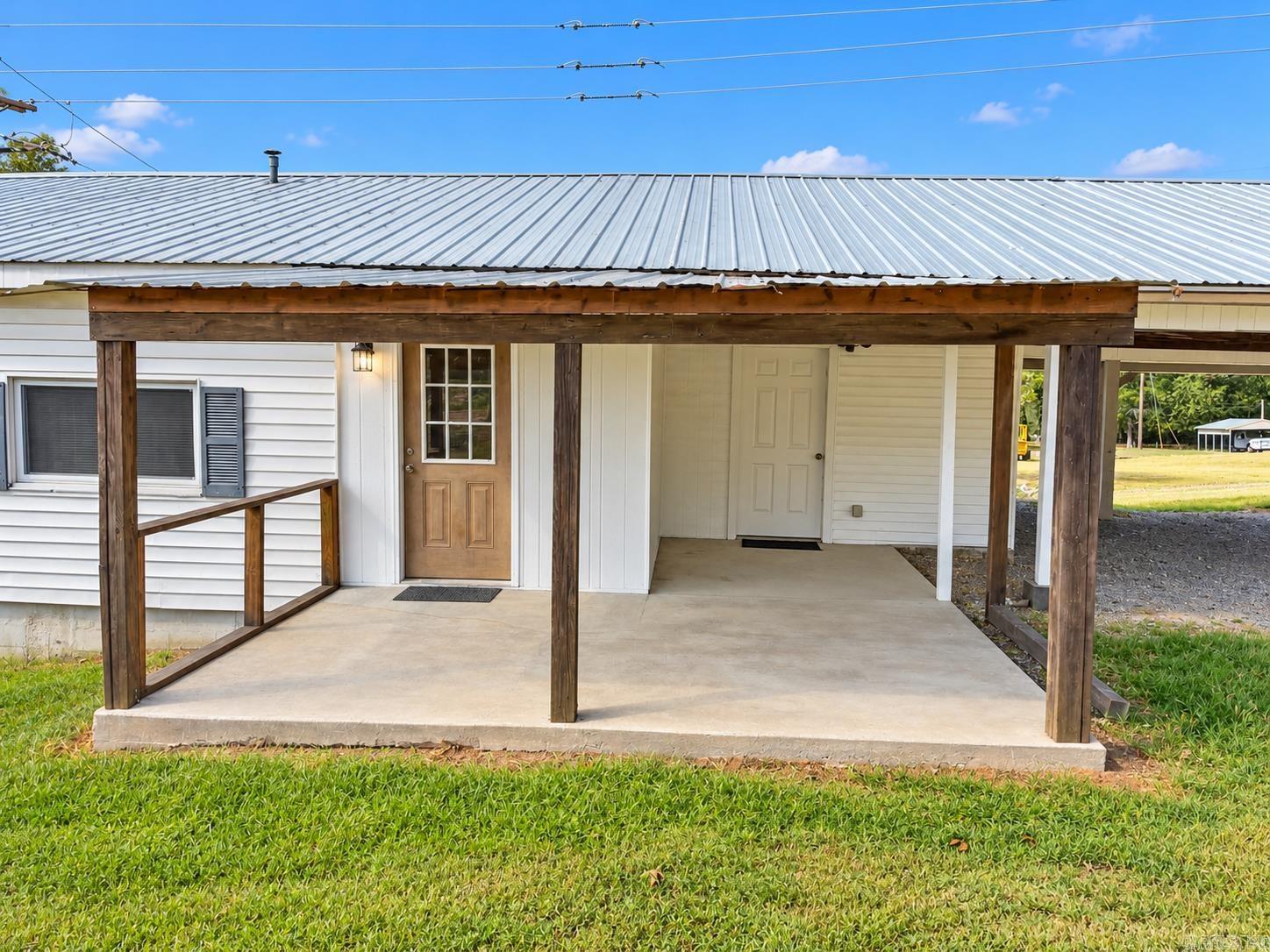 105 N Main  Norman, AR