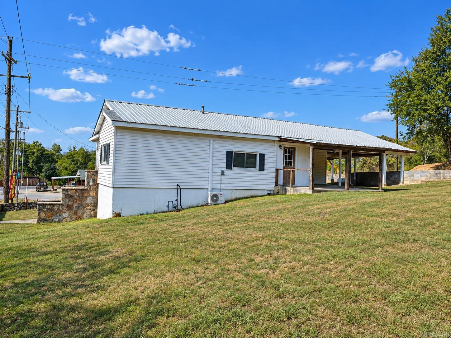 105 N Main  Norman, AR
