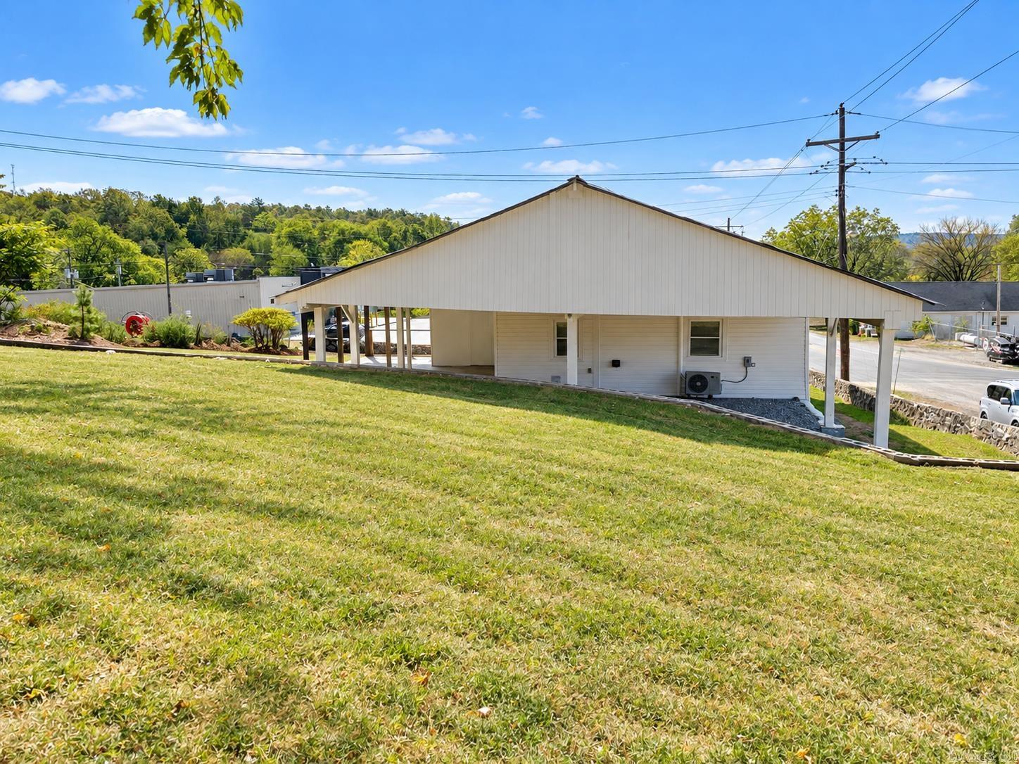 105 N Main  Norman, AR