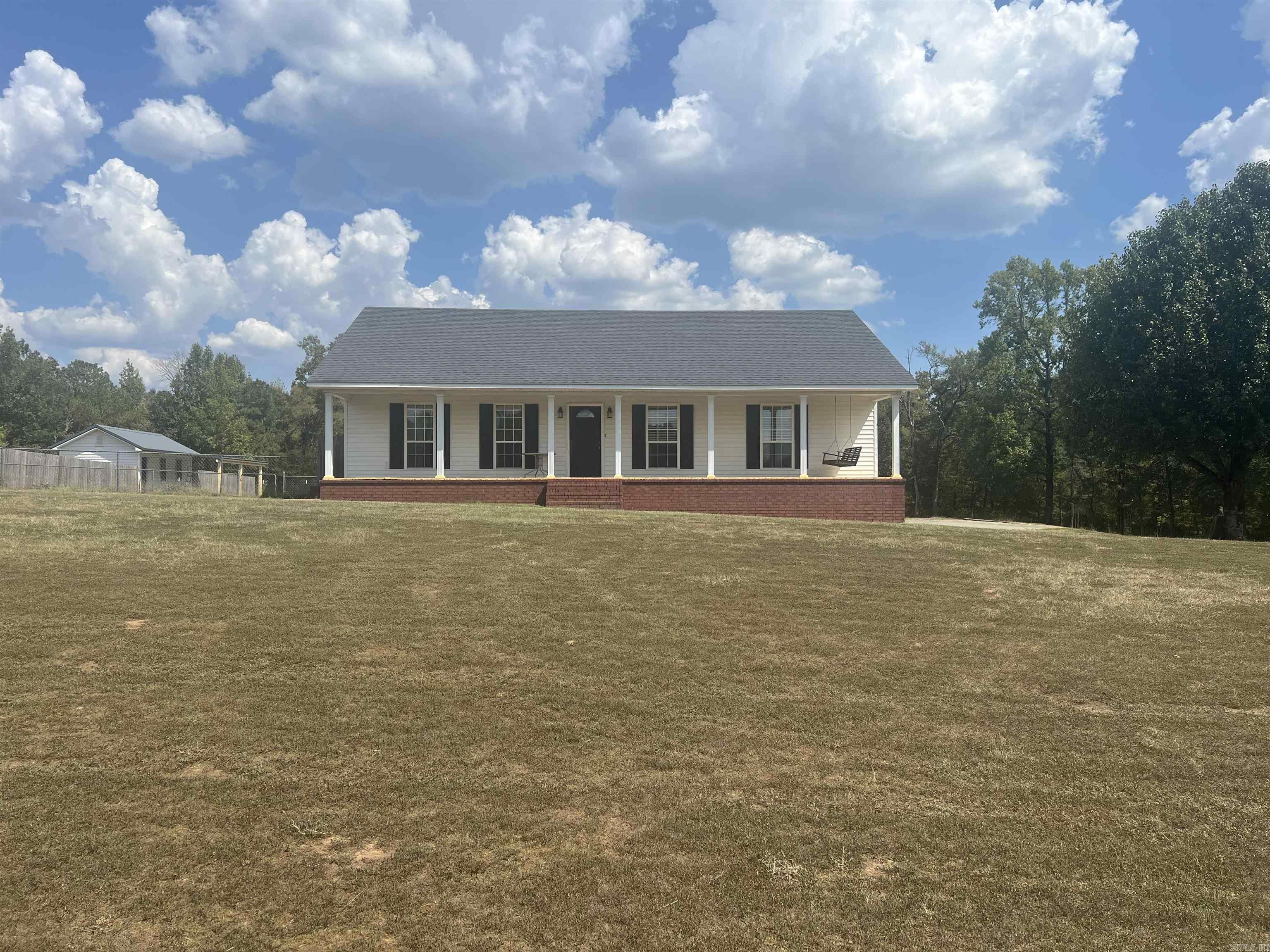 204  Bumblebee  Glenwood, AR
