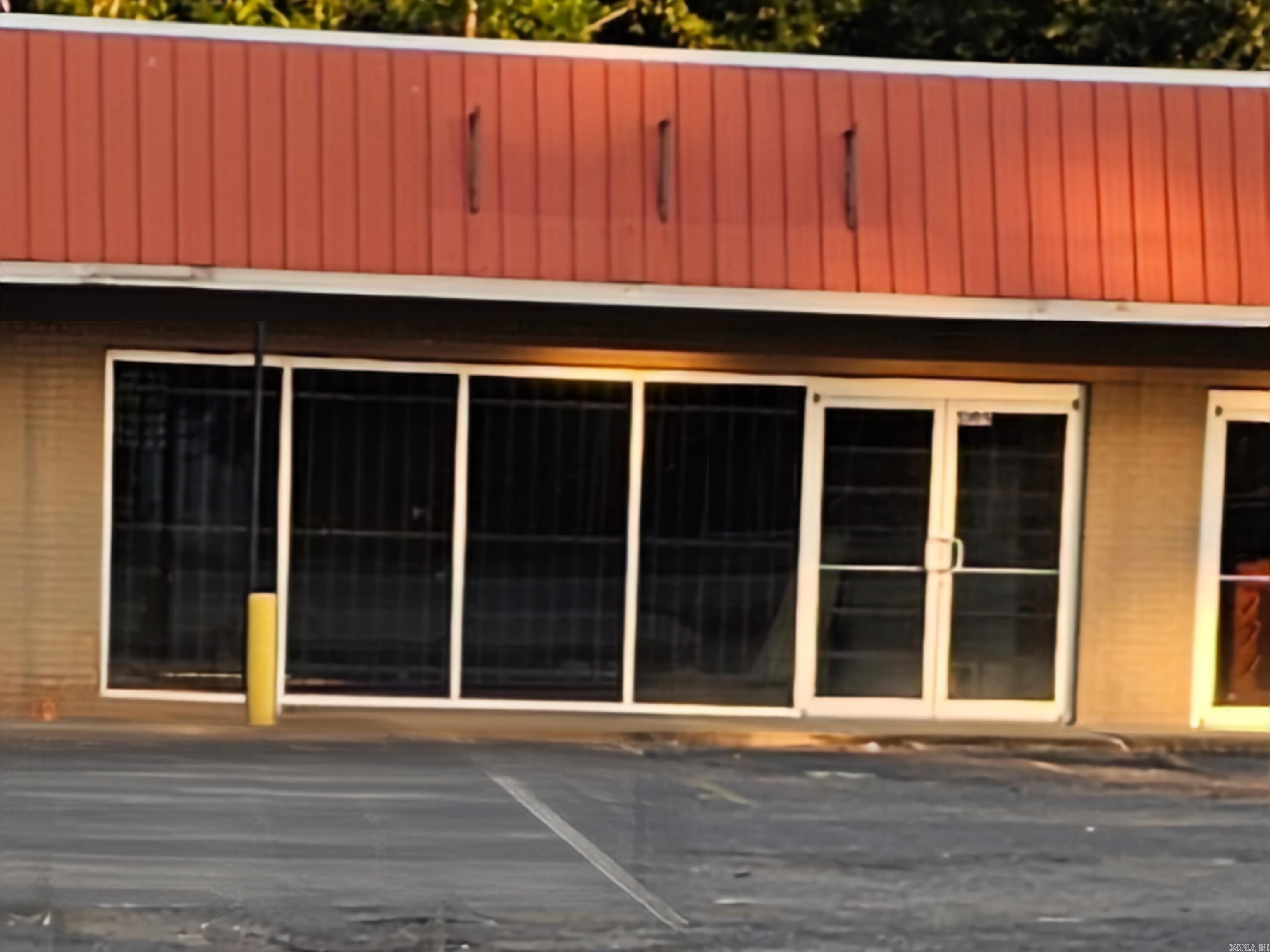 5301 Mabelvale Pike — exterior