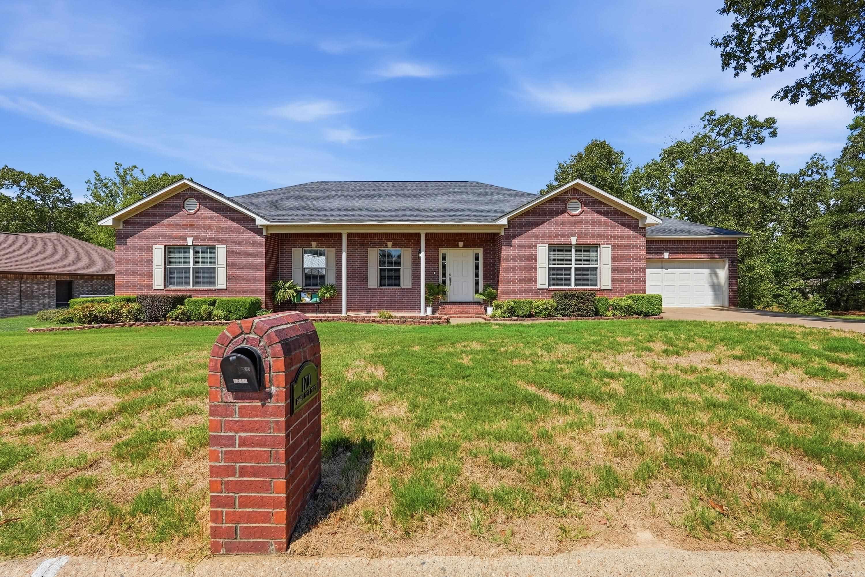 1710 Royal Oaks Dr Drive — photo 2