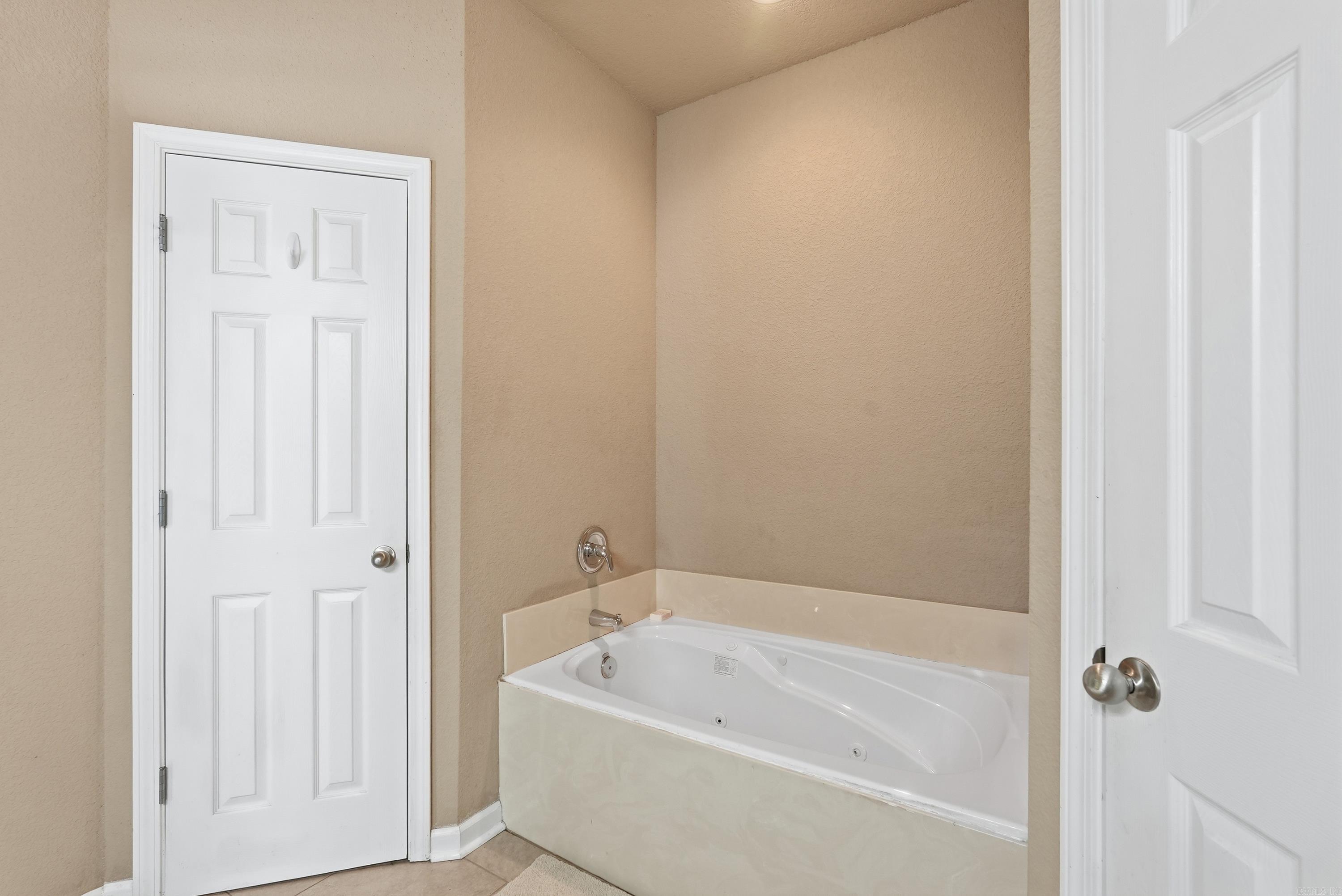 1710 Royal Oaks Dr  Malvern, AR