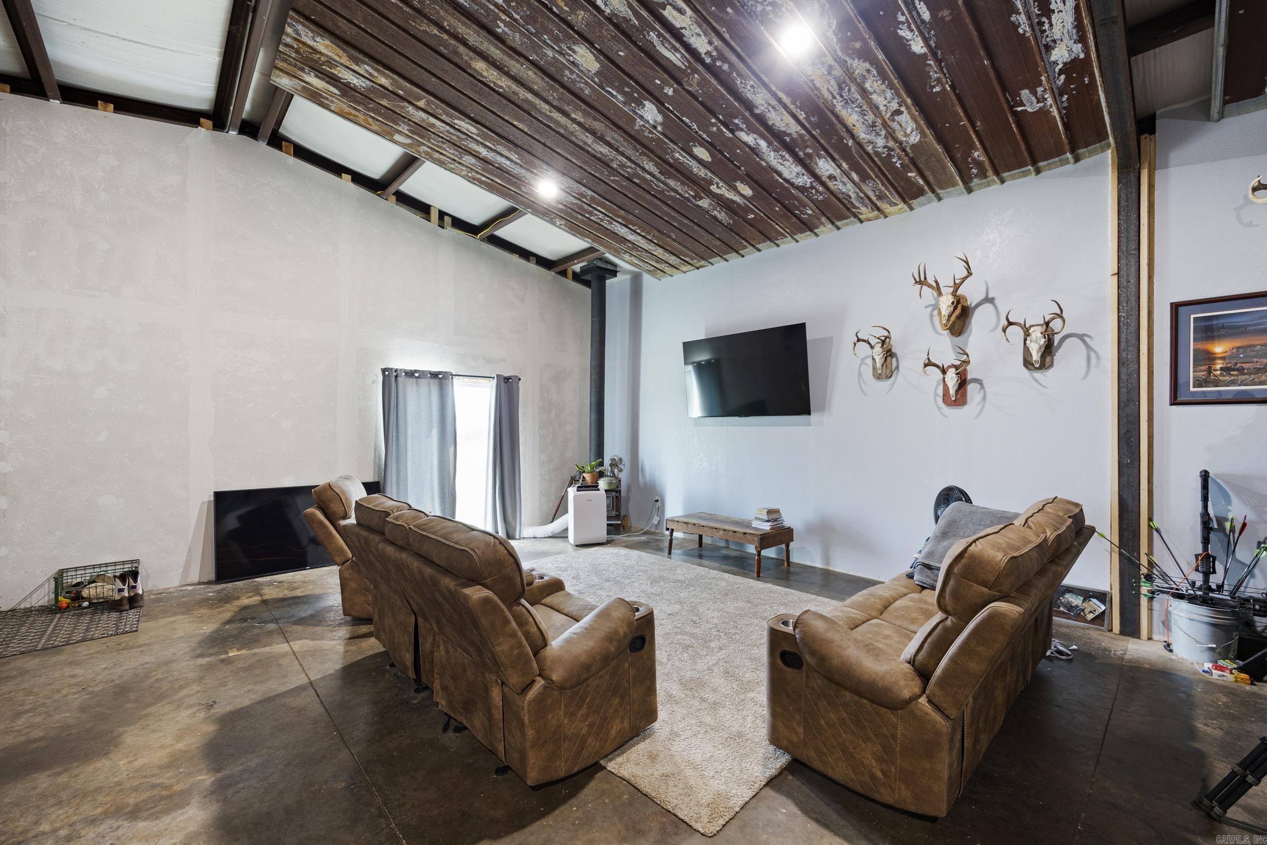 13589 Middle Ridge Road Ozark, AR 72949