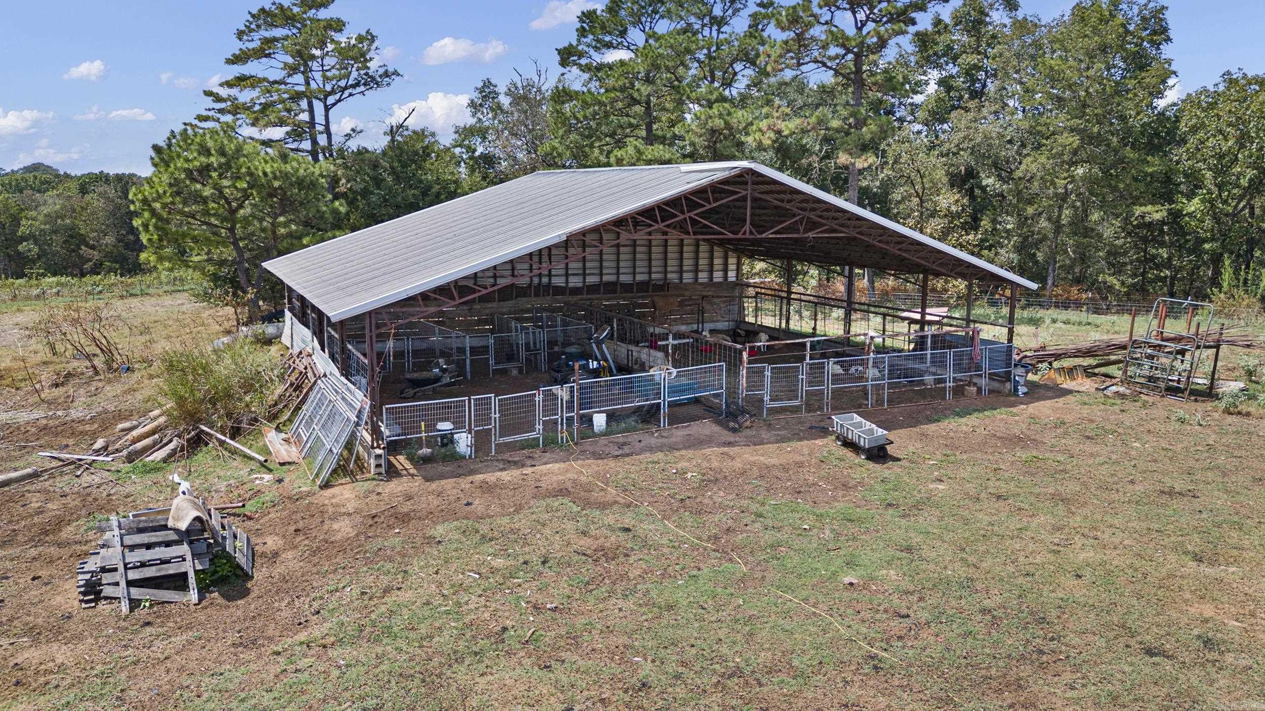 13589 Middle Ridge Road Ozark, AR 72949