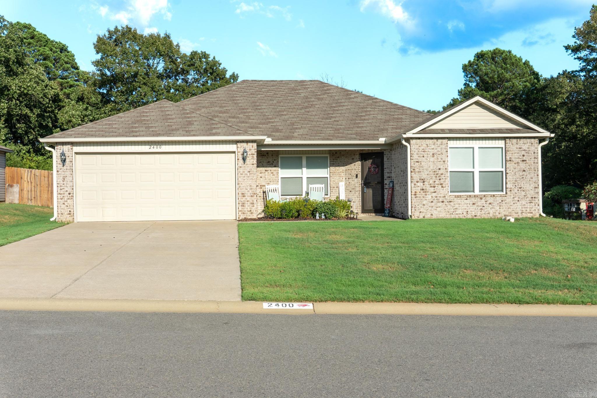 2400 Vivan Drive — exterior