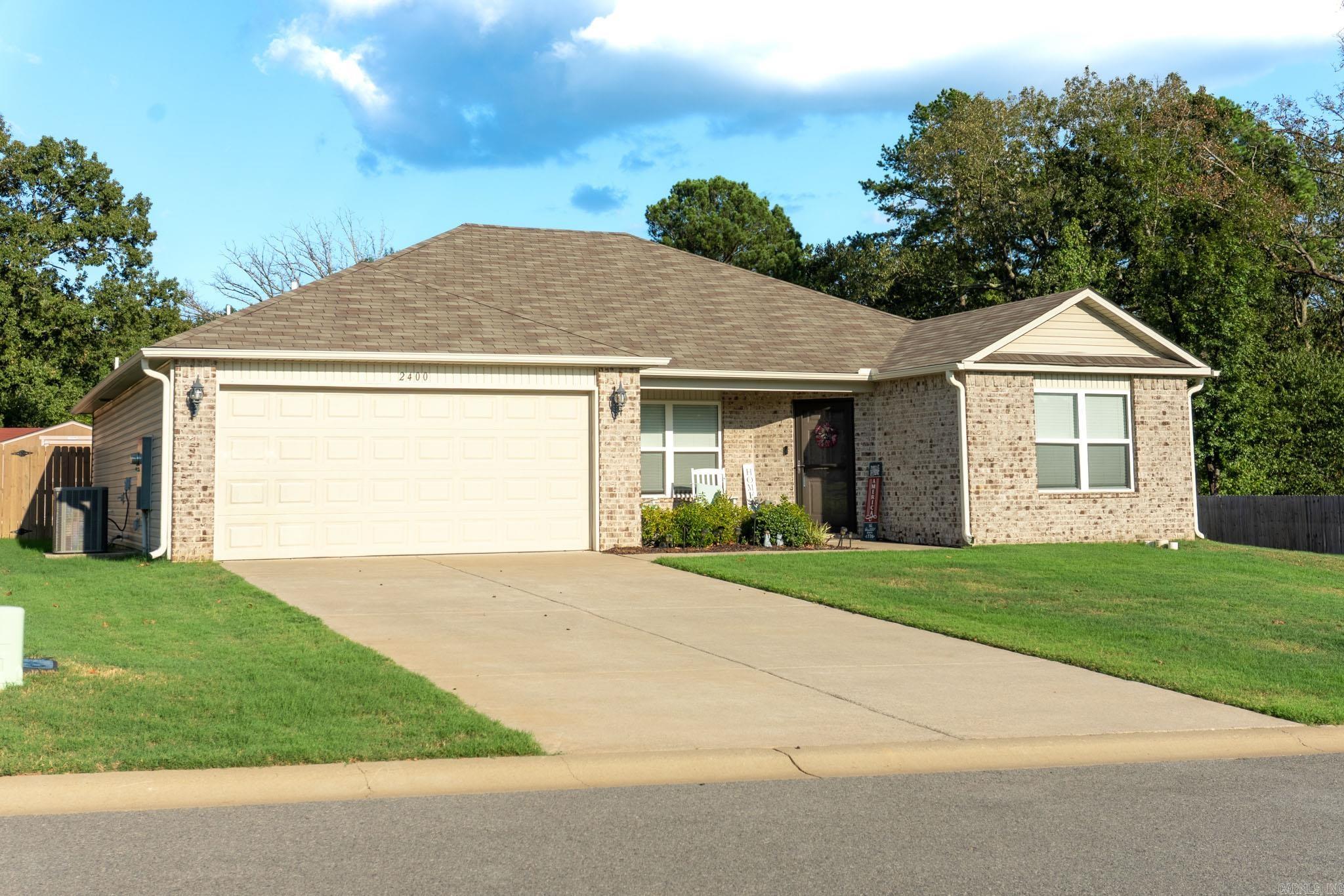 2400 Vivan Drive — photo 2