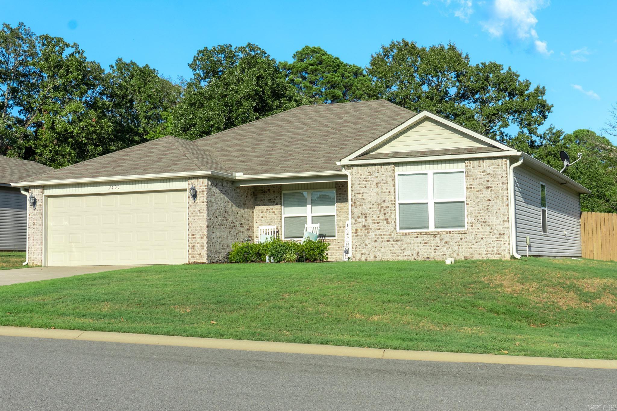 2400 Vivan Drive — photo 3