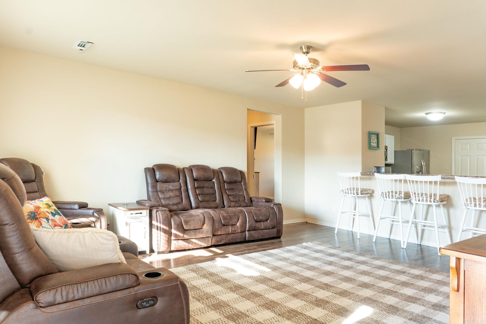 2400 Vivan Drive — photo 4