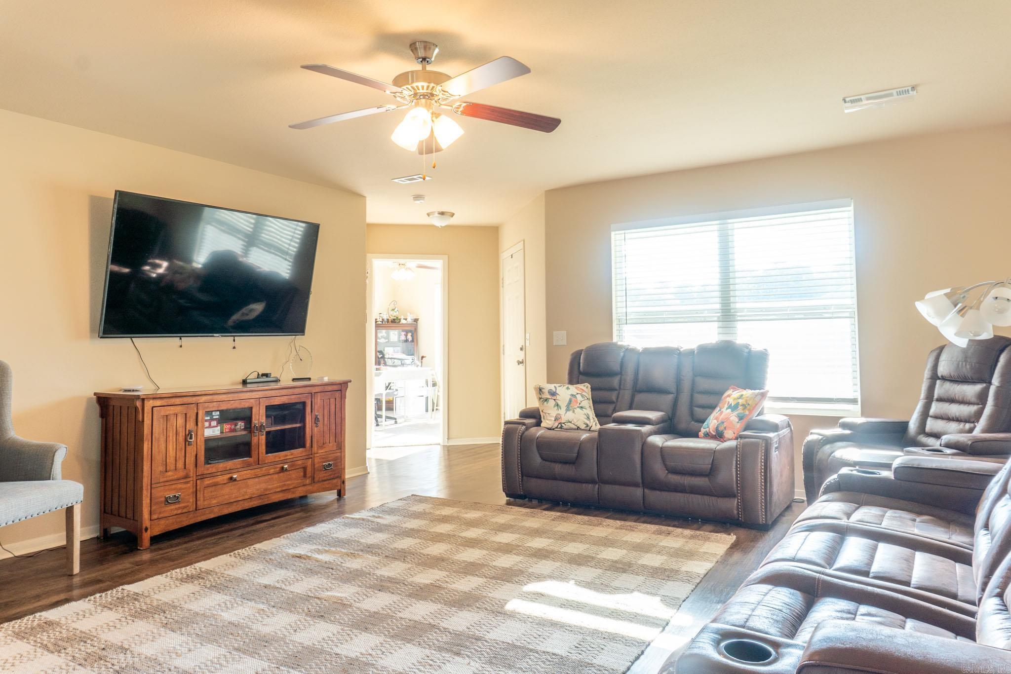 2400 Vivan Drive — photo 5