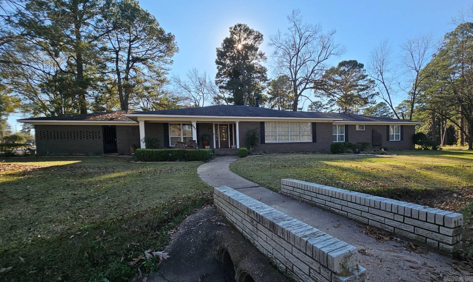 1107 Lawton Magnolia, AR 71753