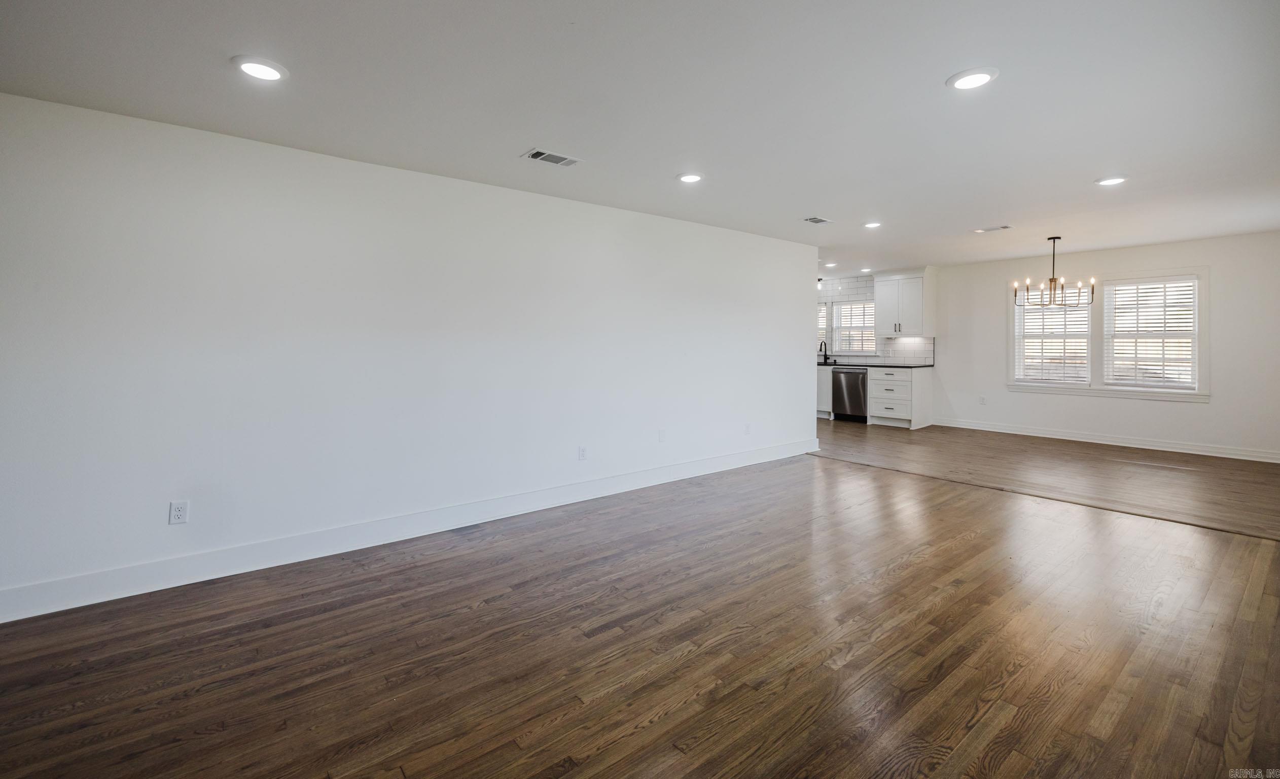 213 E Narroway — photo 5
