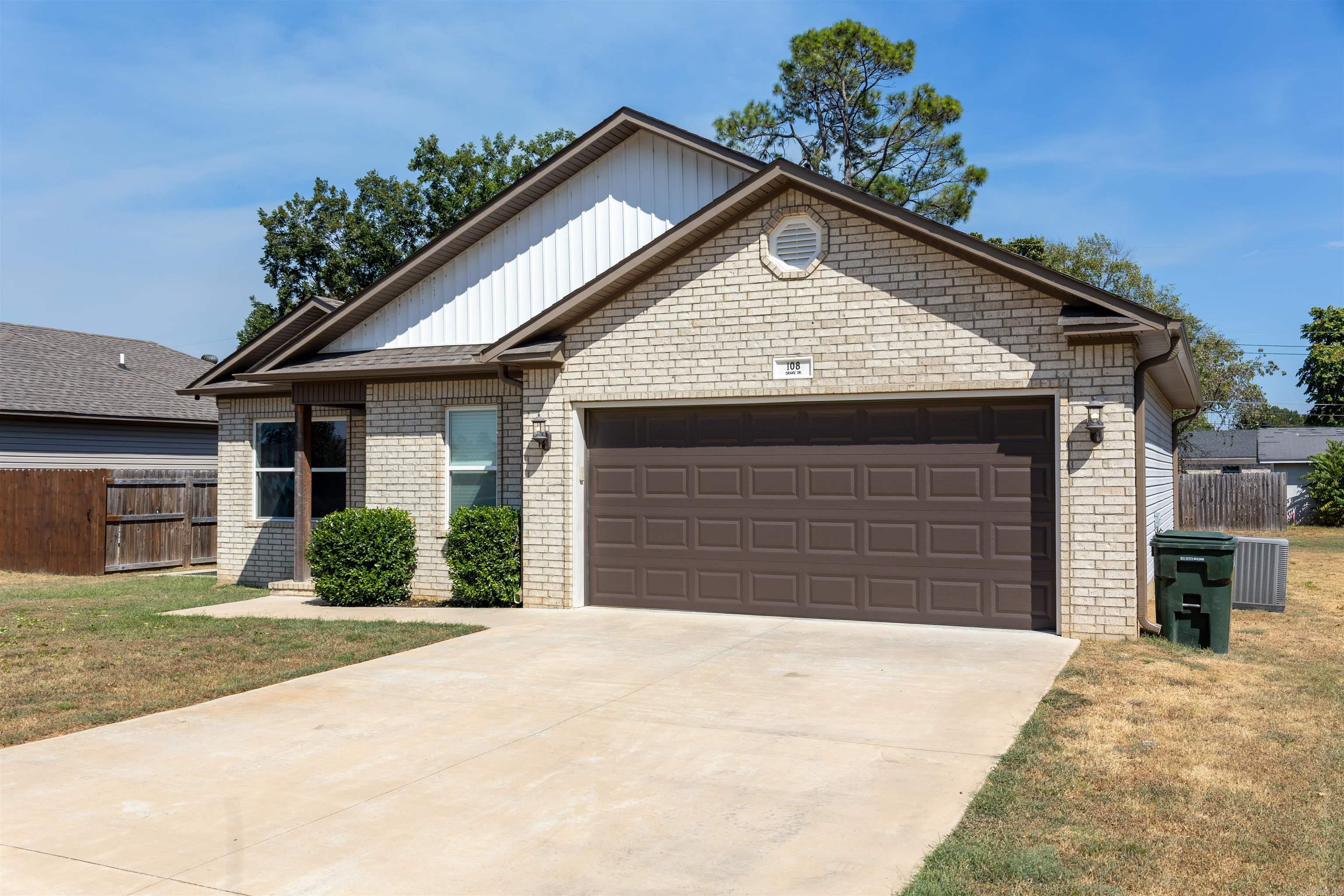 108 Drake  Lake City, AR