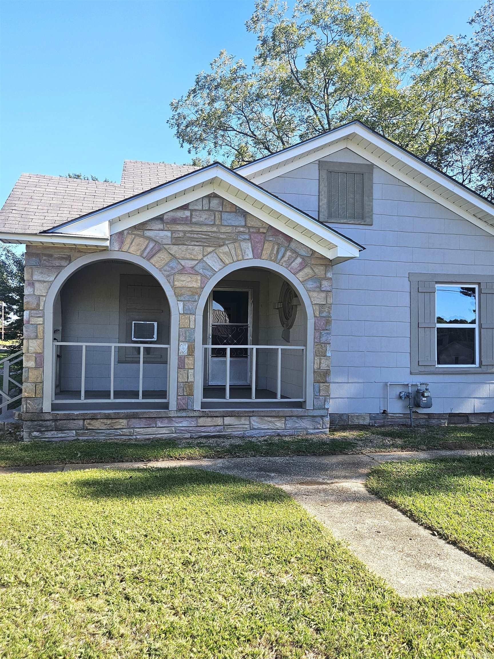 527 E 2nd South  Prescott, AR