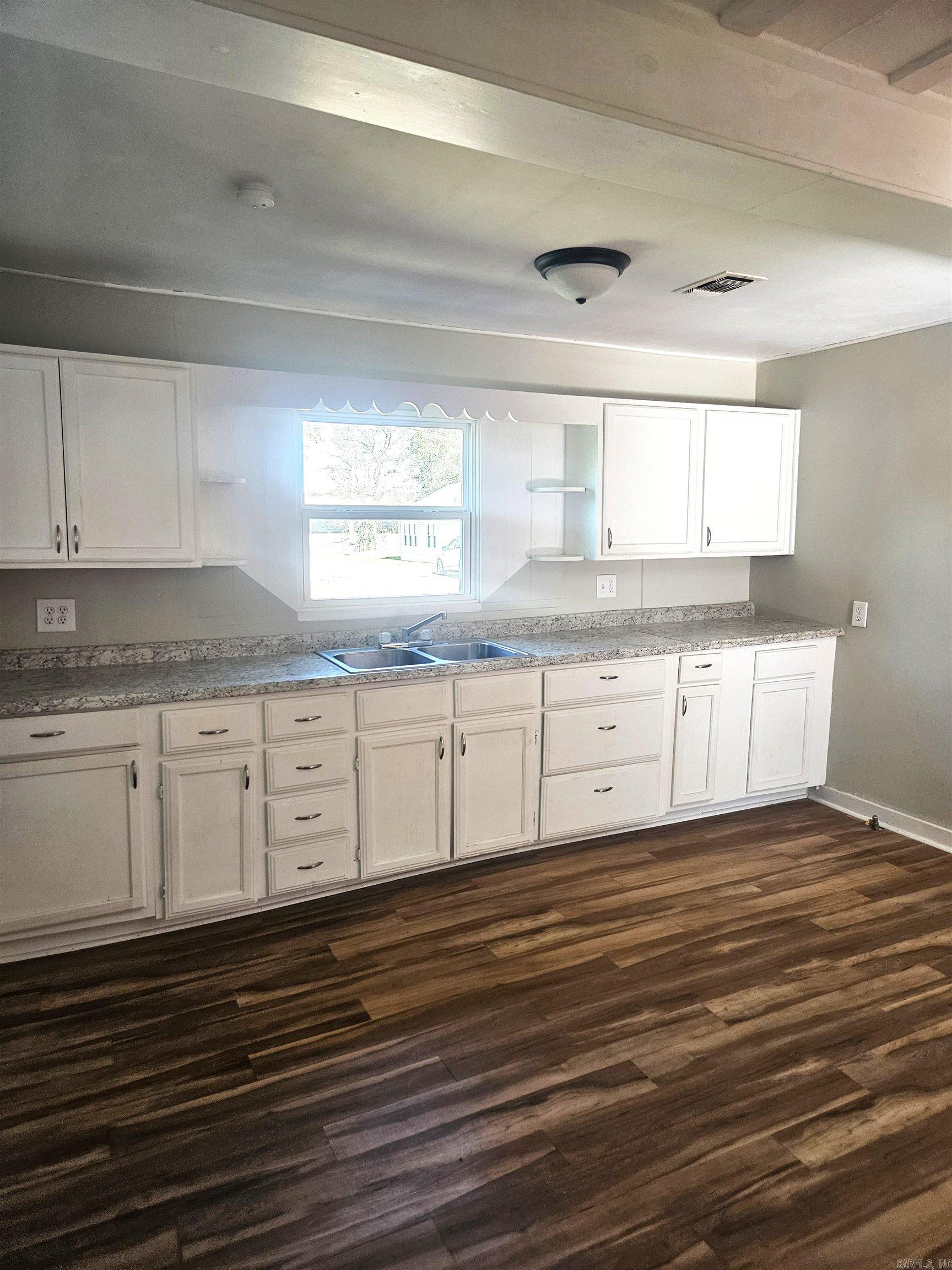 527 E 2nd South  Prescott, AR
