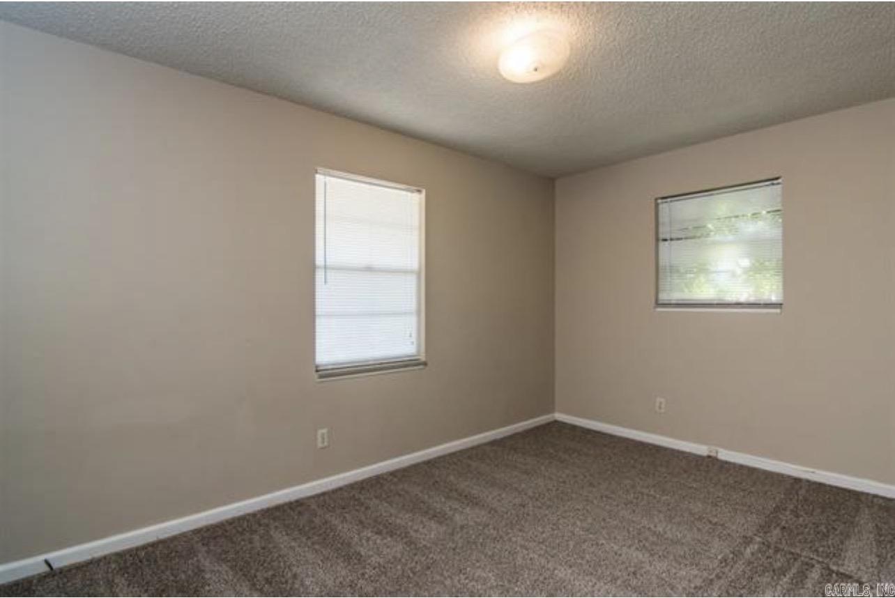406 Malibu Drive — photo 2