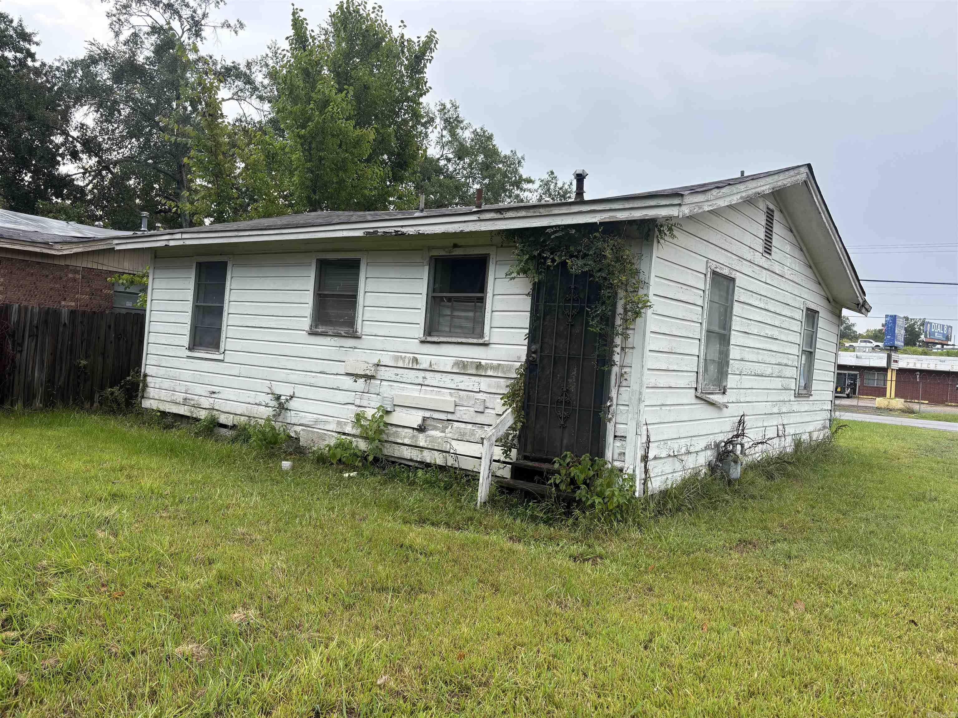 2701 W Pullen  Pine Bluff, AR