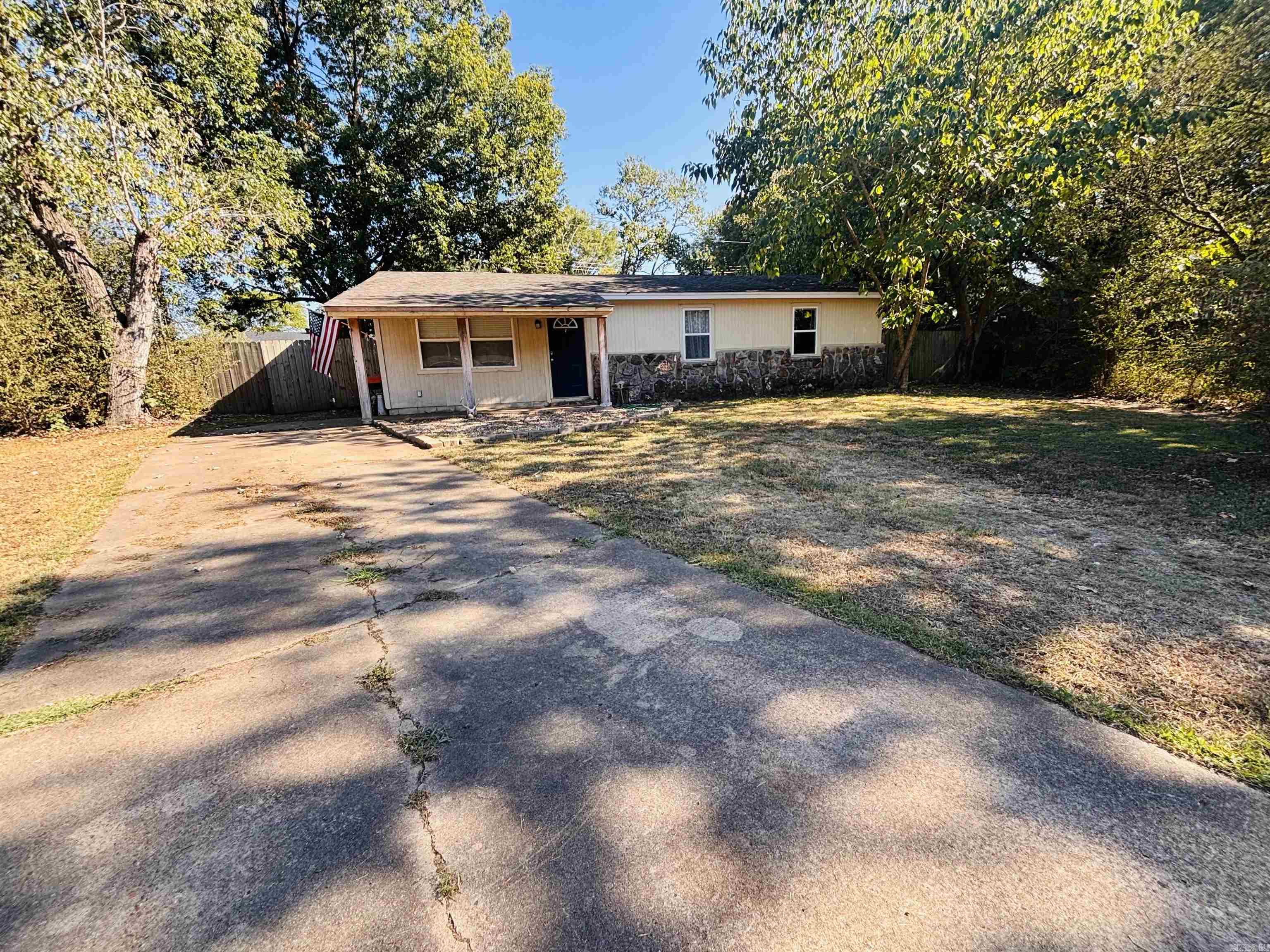 706 Forbes Drive — photo 2