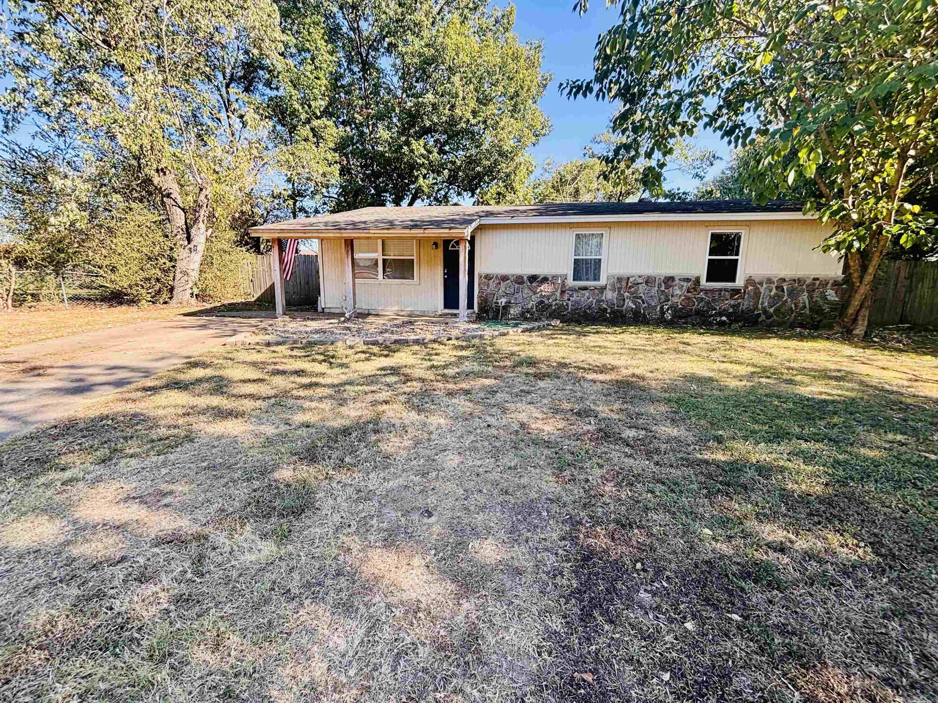 706 Forbes Drive — photo 3