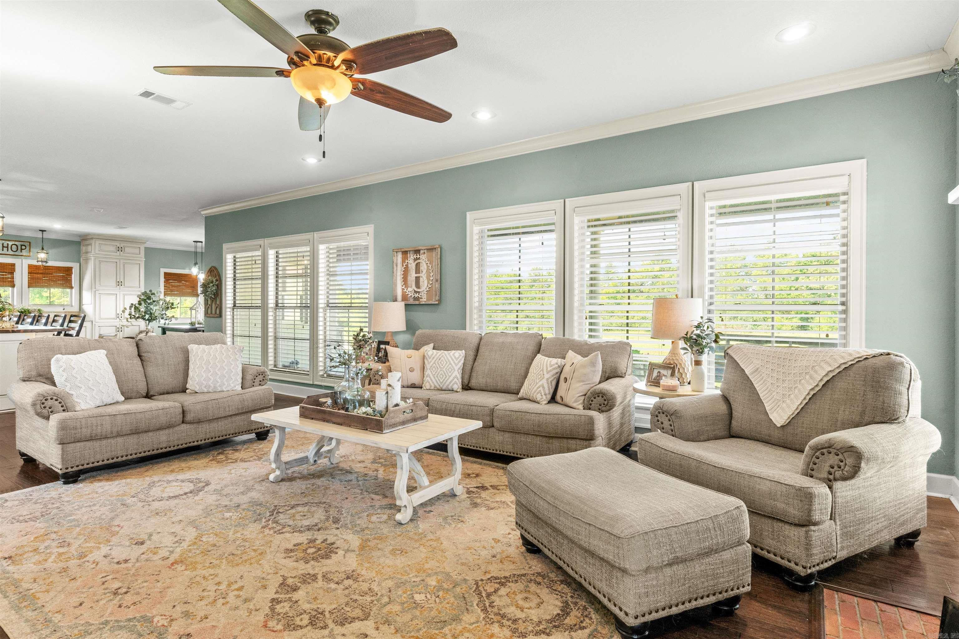 22 W Overland Drive Damascus, AR 72039
