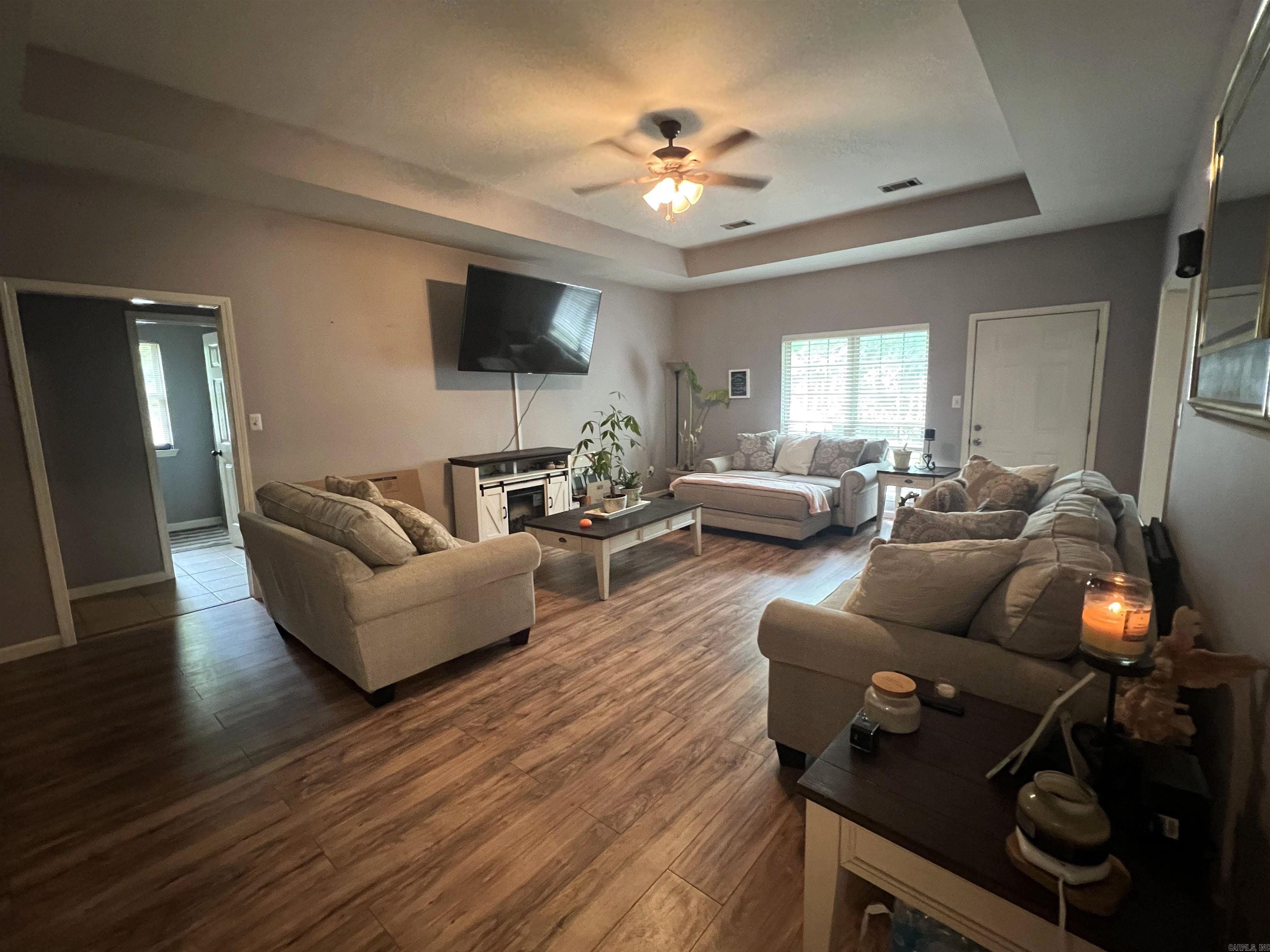 368 Meadow Creek Drive — photo 2