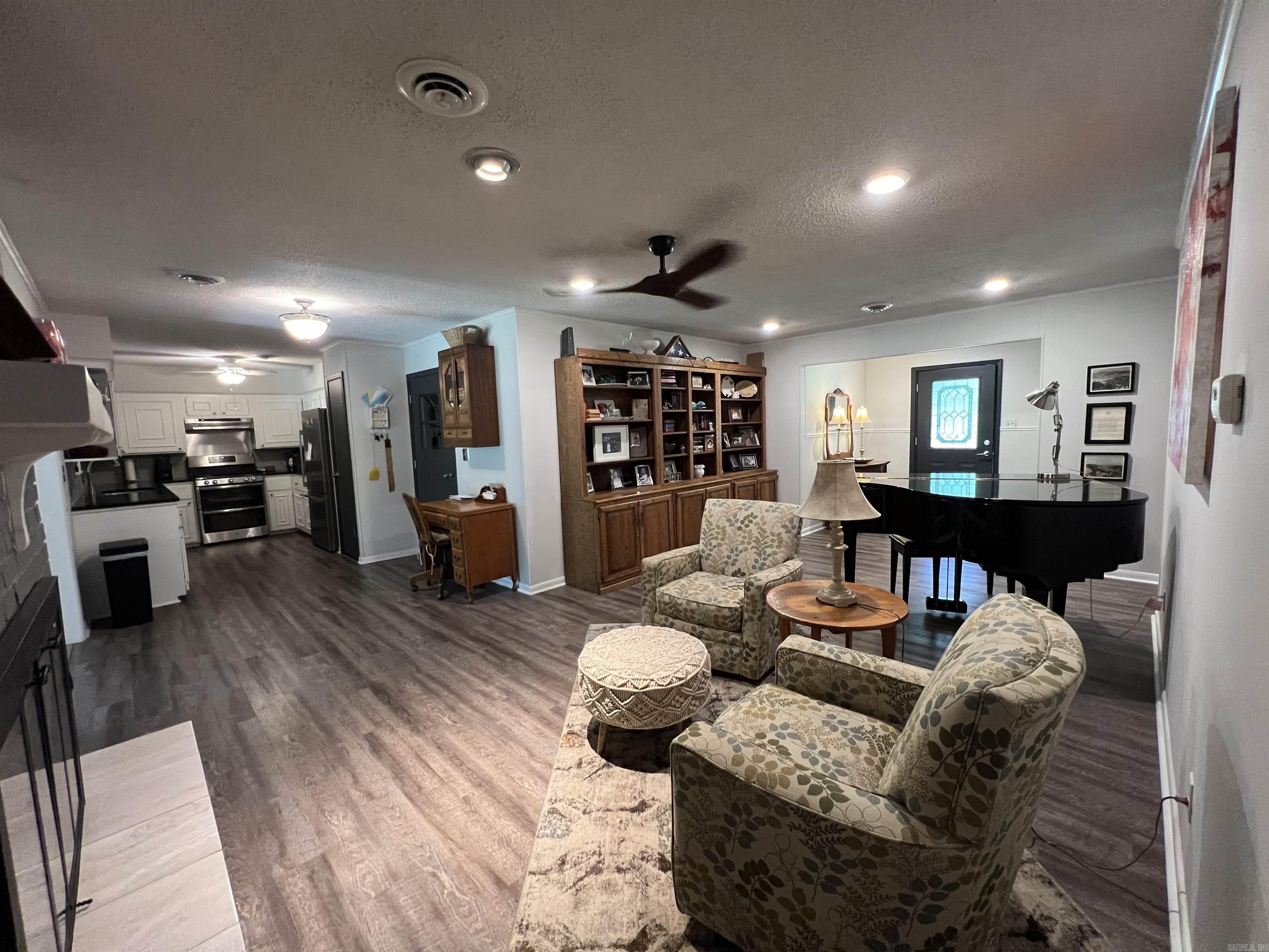 876 S 16th Avenue Piggott, AR 72454