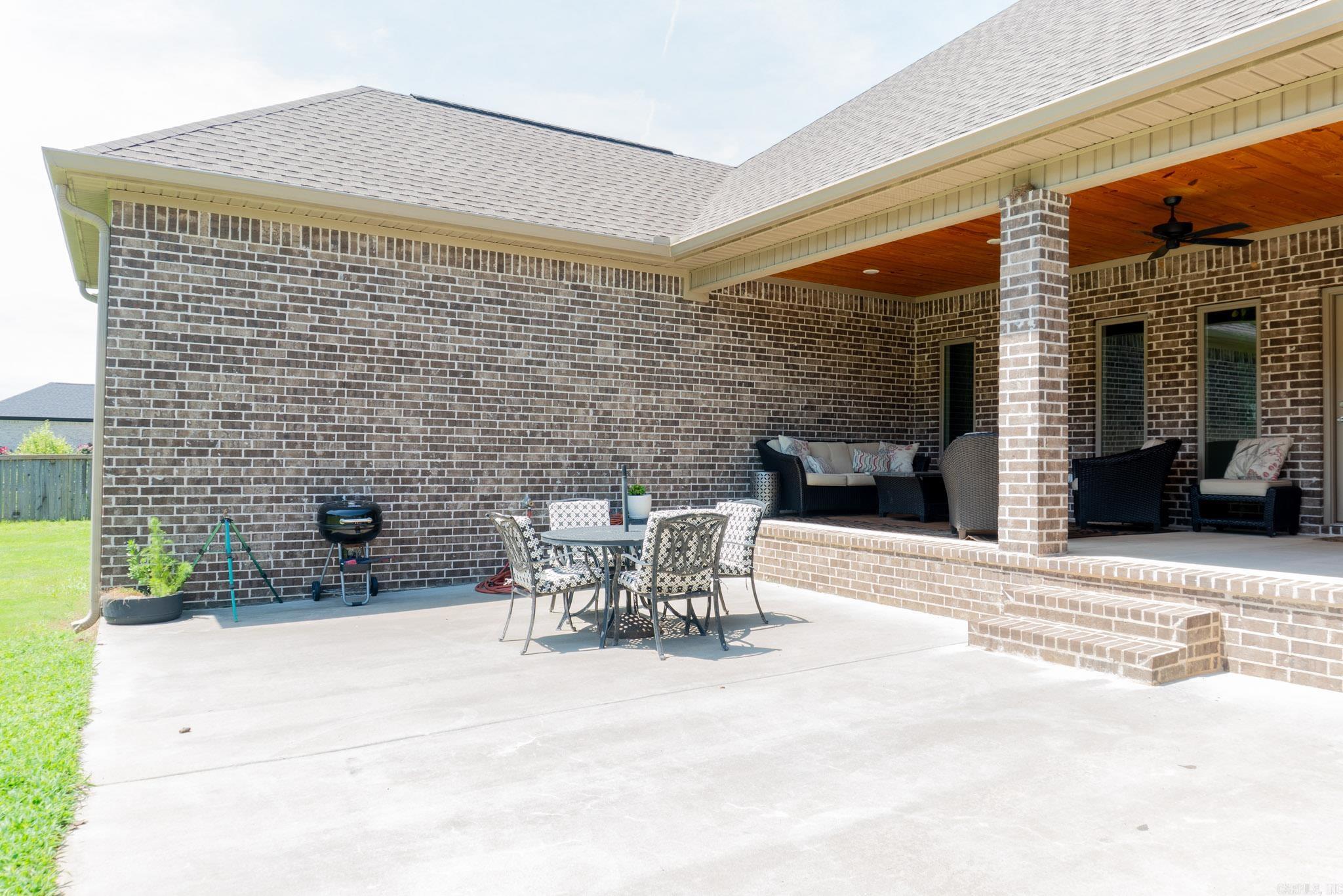 308 Oak Tree South  Sheridan, AR