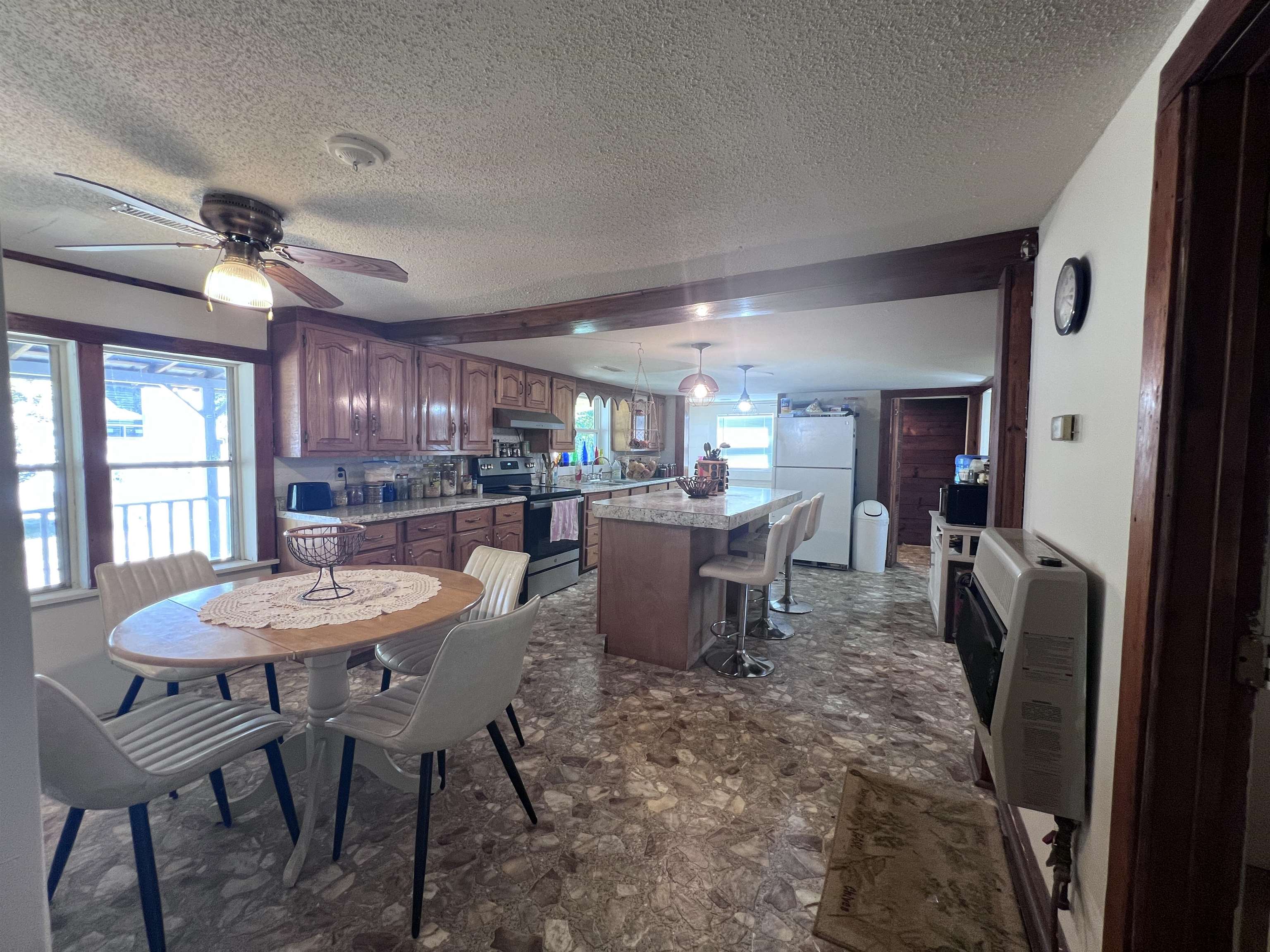 3295 Cozahome  Harriet, AR